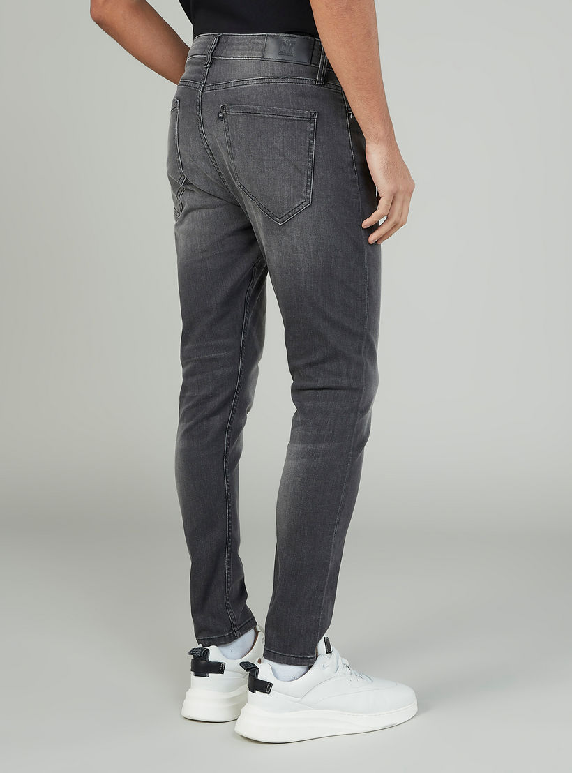بنطلون جينز طويل بارز الملمس بجيوب وحلقات للحزام-men-clothing-bottoms-jeans-image-4