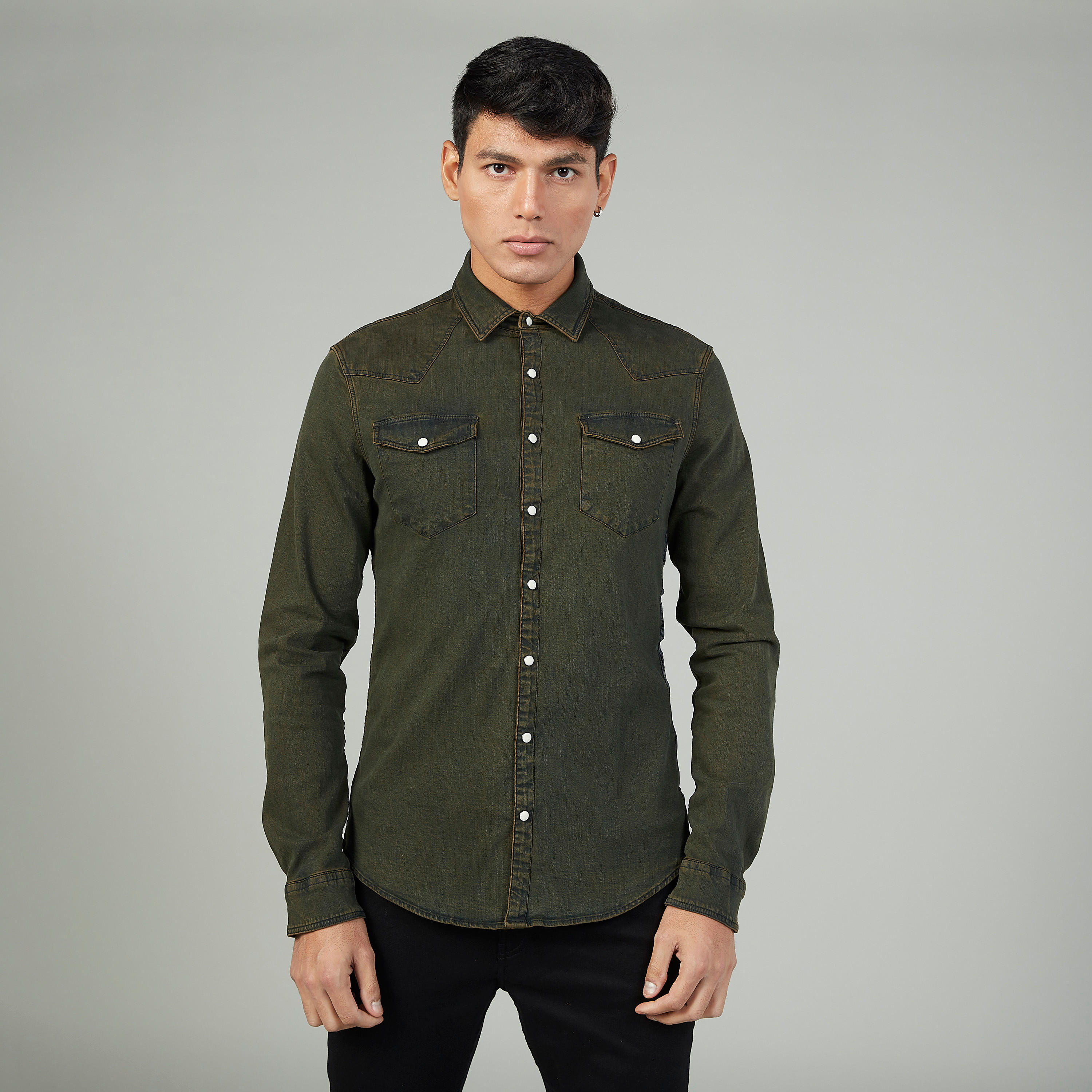 قميص سادة بطية بأزرار وتفاصيل شريطة-men-clothing-shirts-image-1