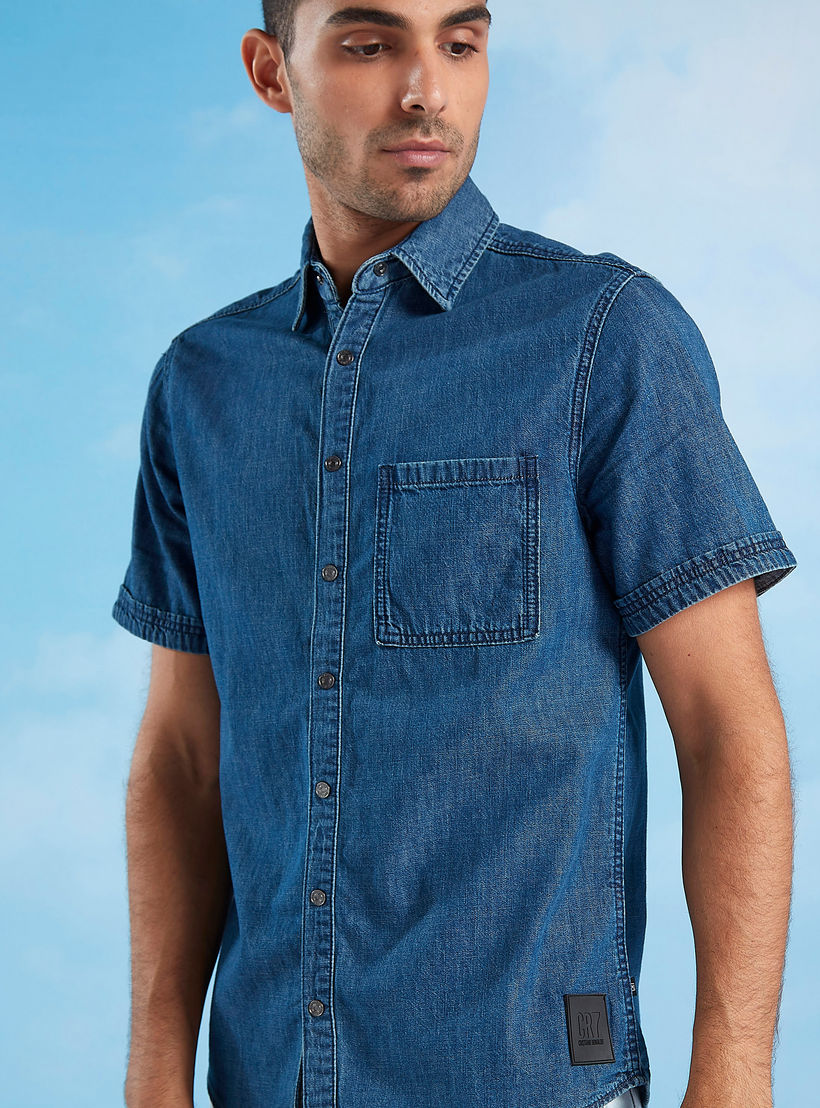 قميص دنيم بقصّة سليم وياقة عادية وأكمام قصيرة-men-clothing-shirts-image-3