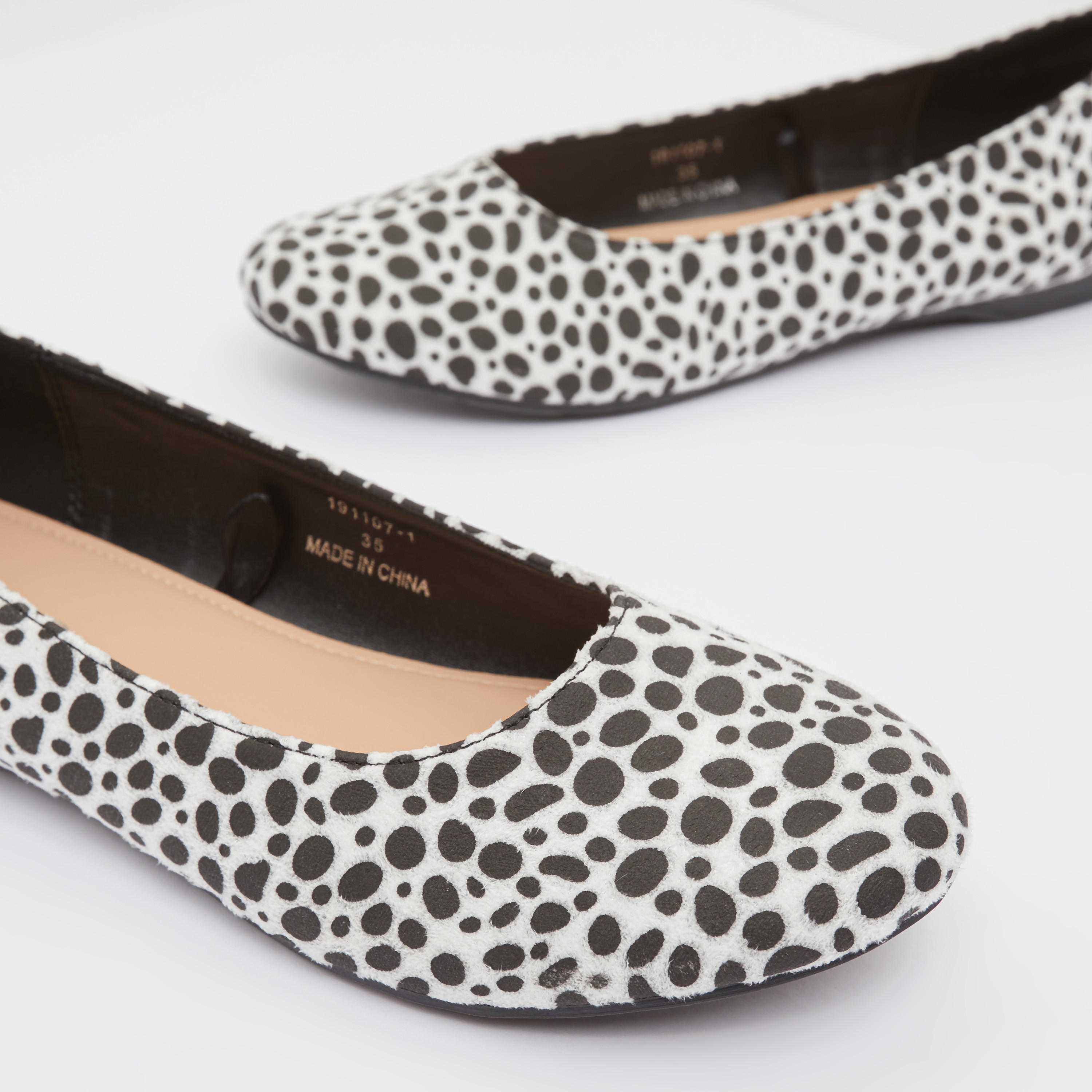 حذاء باليرينا سهل الارتداء بطبعات ومقدمة مستديرة-girls-shoes-ballerinas-image-3