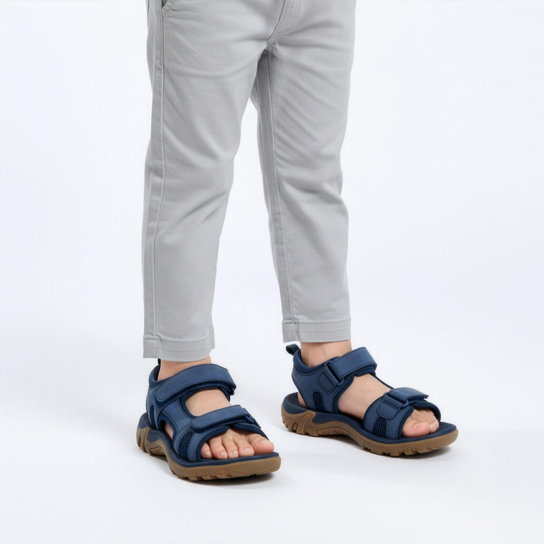 صندل بشريط إغلاق لاصق للأولاد من ميستر دوتشيني-boys-shoes-sandals-image-2