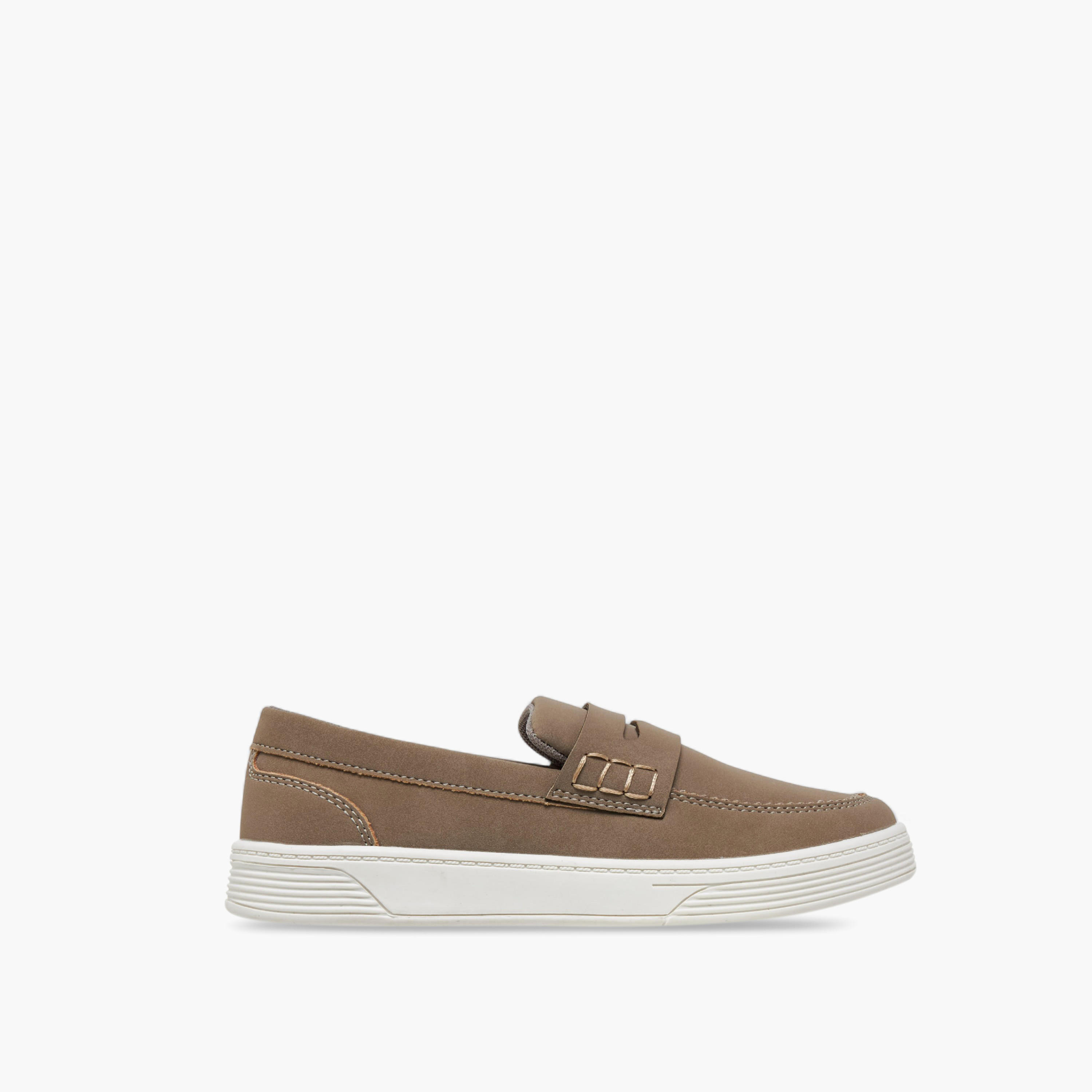 Mister Duchini Solid Slip-On Loafers with Cutout Detail-boys-shoes-loafers-image-3