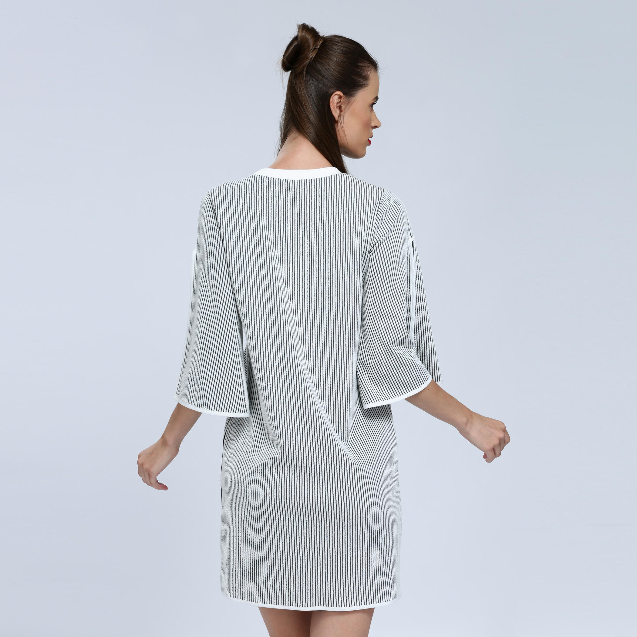 فستان ميدي مقلّم بياقة مستديرة وأكمام واسعة من آيكونيك-women-clothing-dresses-image-2