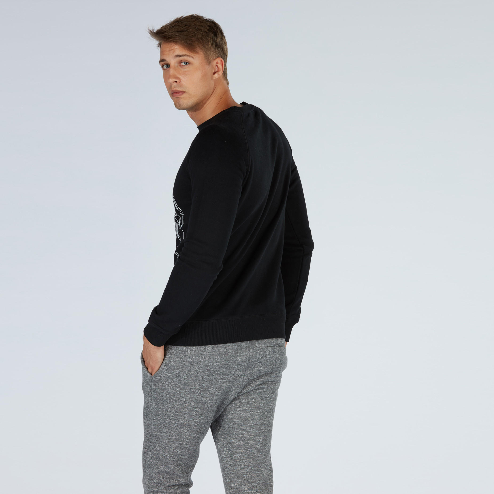 سويت شيرت بياقة مستديرة وطبعات ستار وورز من آيكونيك-men-winterwear-hoodiesandsweatshirts-image-2