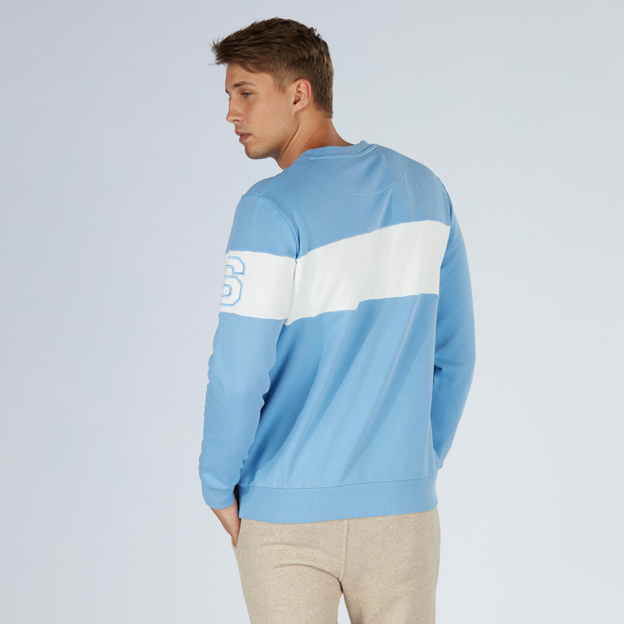 سويت شيرت مطرّز بأكمام طويلة وياقة مستديرة من آيكونيك-men-winterwear-hoodiesandsweatshirts-image-2