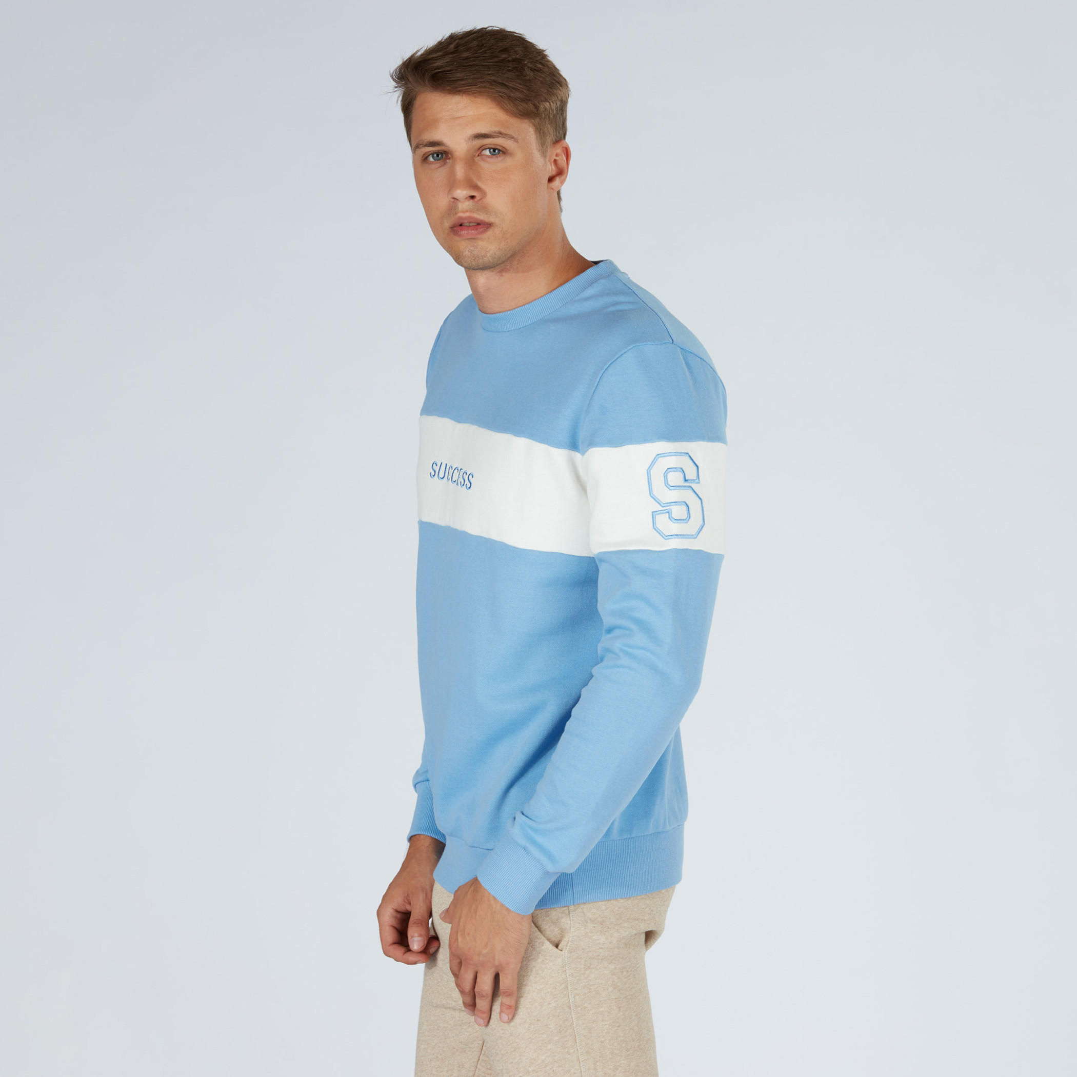 سويت شيرت مطرّز بأكمام طويلة وياقة مستديرة من آيكونيك-men-winterwear-hoodiesandsweatshirts-image-3