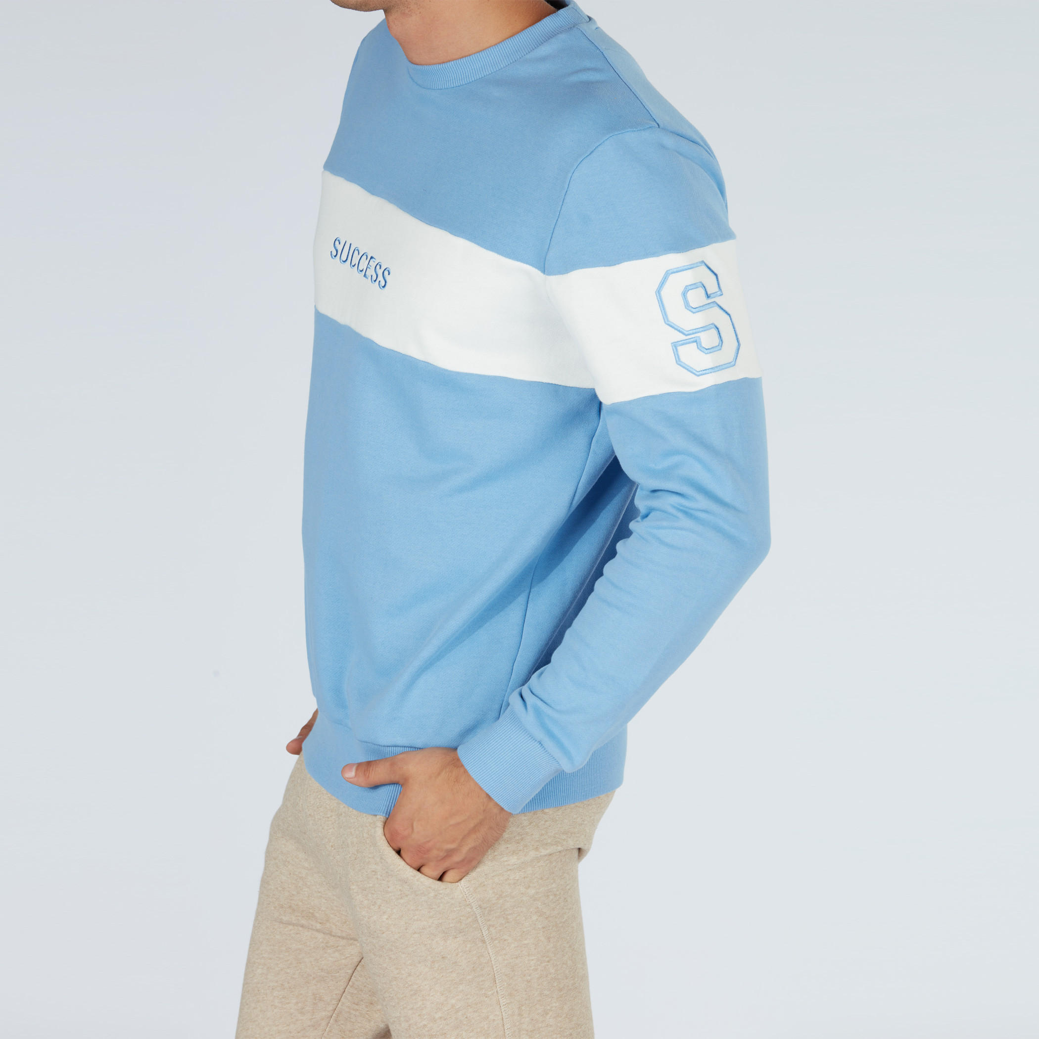 سويت شيرت مطرّز بأكمام طويلة وياقة مستديرة من آيكونيك-men-winterwear-hoodiesandsweatshirts-image-4
