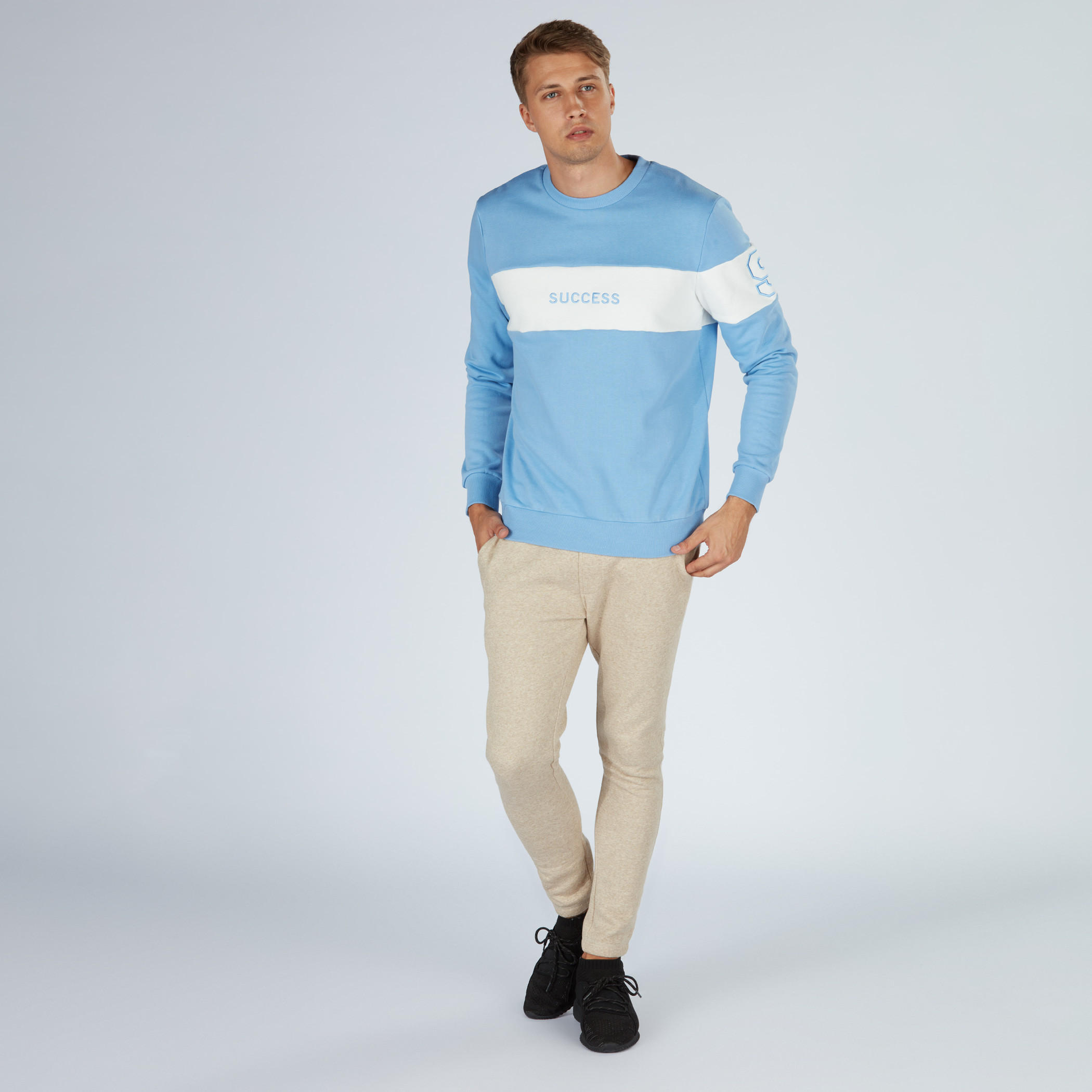 سويت شيرت مطرّز بأكمام طويلة وياقة مستديرة من آيكونيك-men-winterwear-hoodiesandsweatshirts-image-5