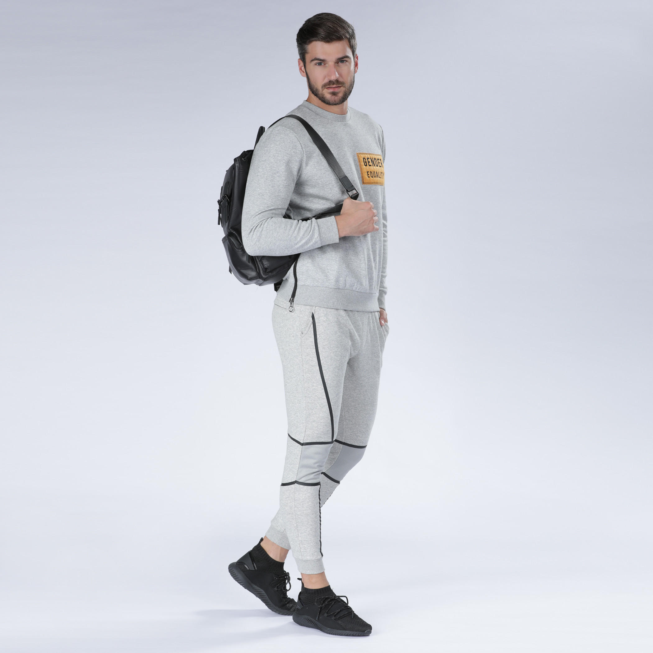 سويت شيرت مطرّز بياقة مستديرة وأكمام طويلة من آيكونيك-men-winterwear-hoodiesandsweatshirts-image-5