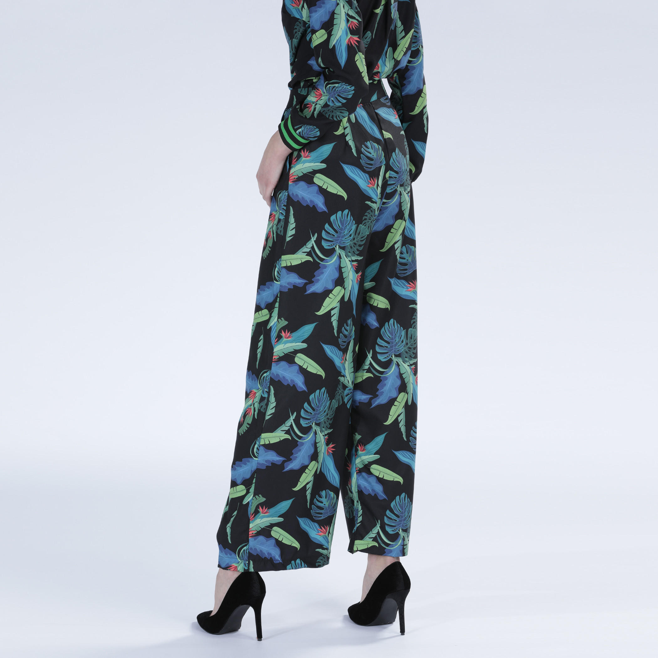 بنطال بلازو بجيوب وطبعات من آيكونيك-women-clothing-bottoms-trousers-image-4