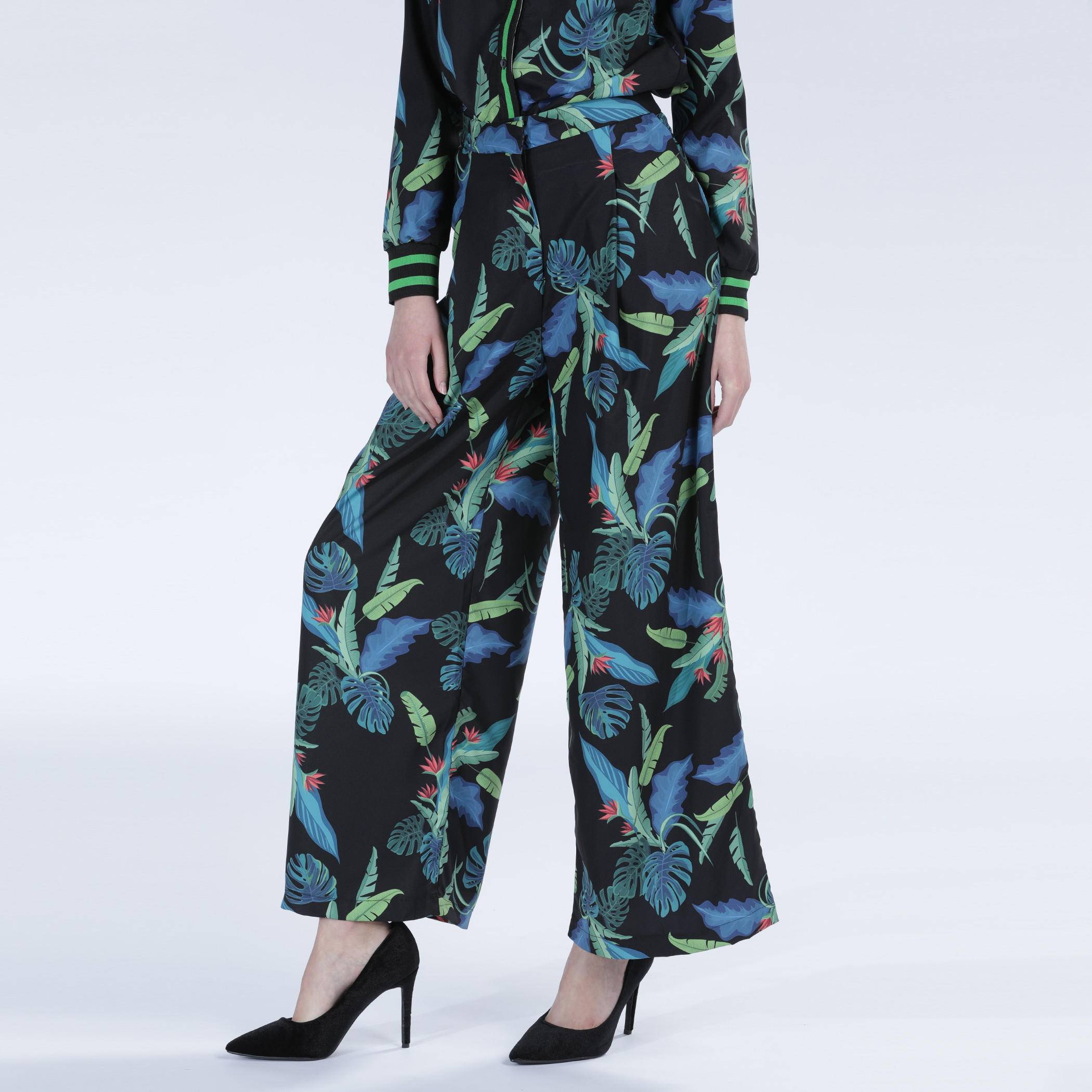 بنطال بلازو بجيوب وطبعات من آيكونيك-women-clothing-bottoms-trousers-image-3