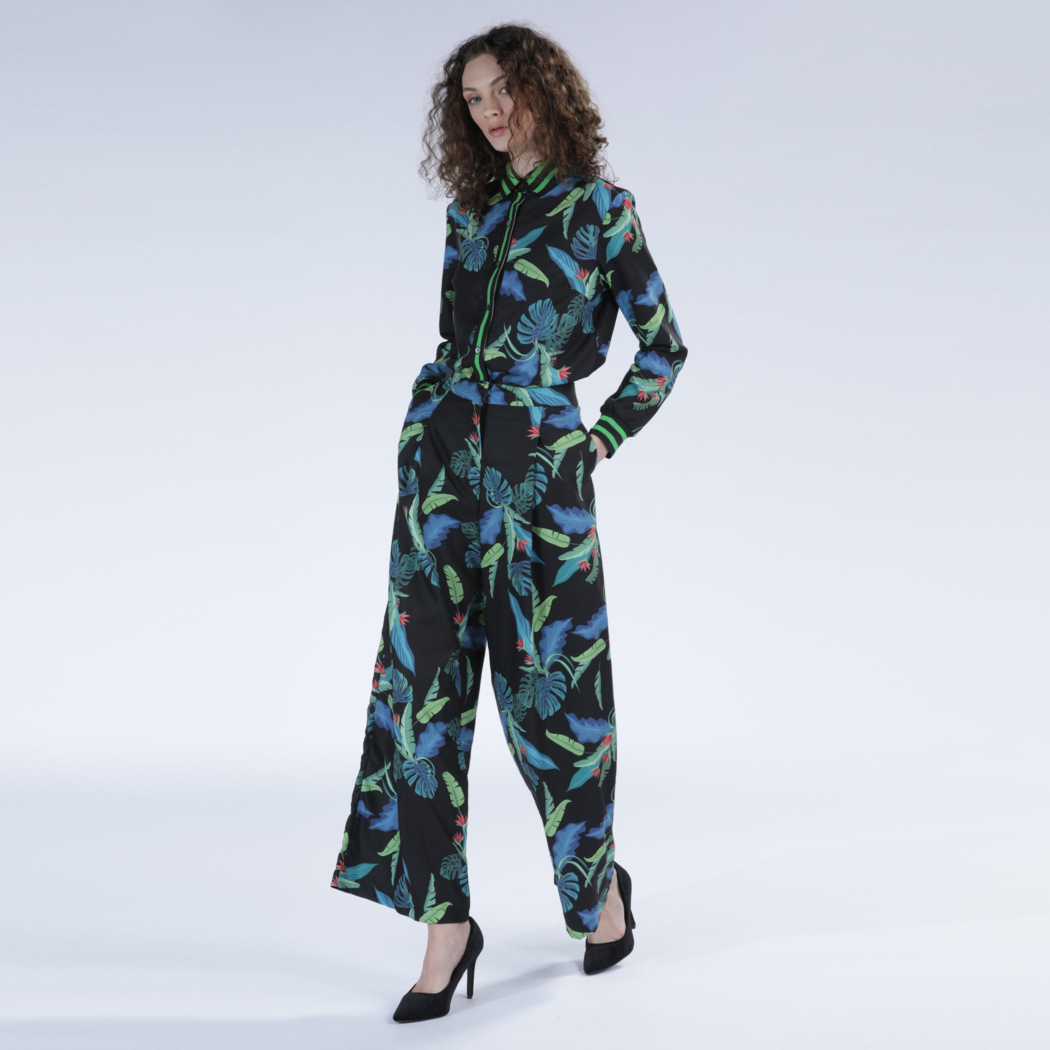بنطال بلازو بجيوب وطبعات من آيكونيك-women-clothing-bottoms-trousers-image-1