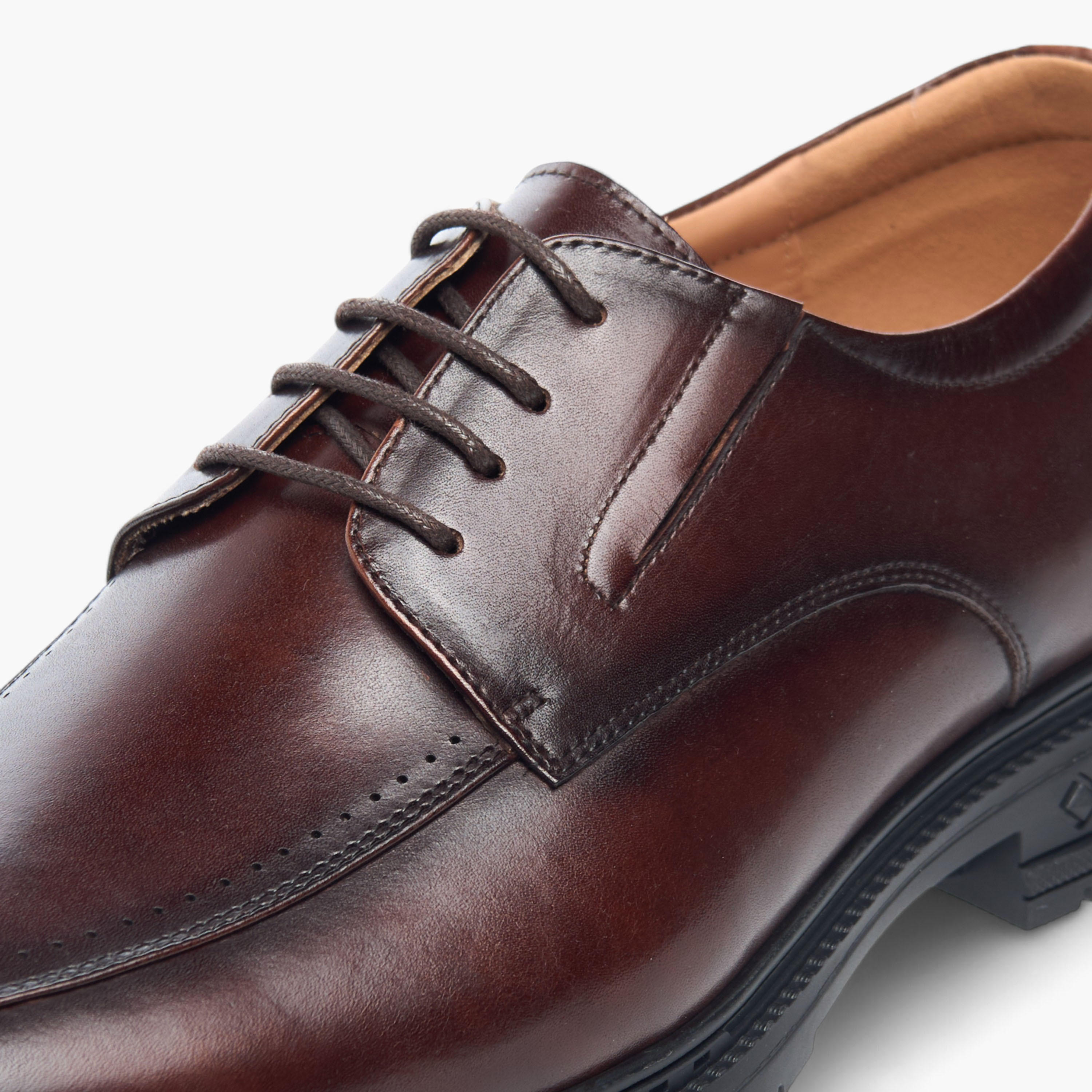Le Confort Leather Solid Derby Shoes with Lace-Up Closure-men-shoes-formalshoes-image-4