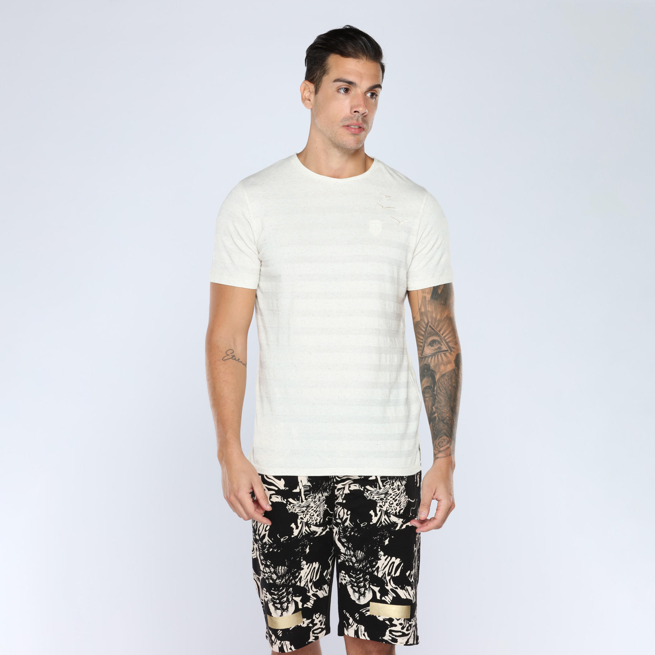 تيشيرت بارز الملمس بأكمام قصيرة وياقة مستديرة من آيكونيك-men-clothing-tshirtsandpolos-tshirts-image-1