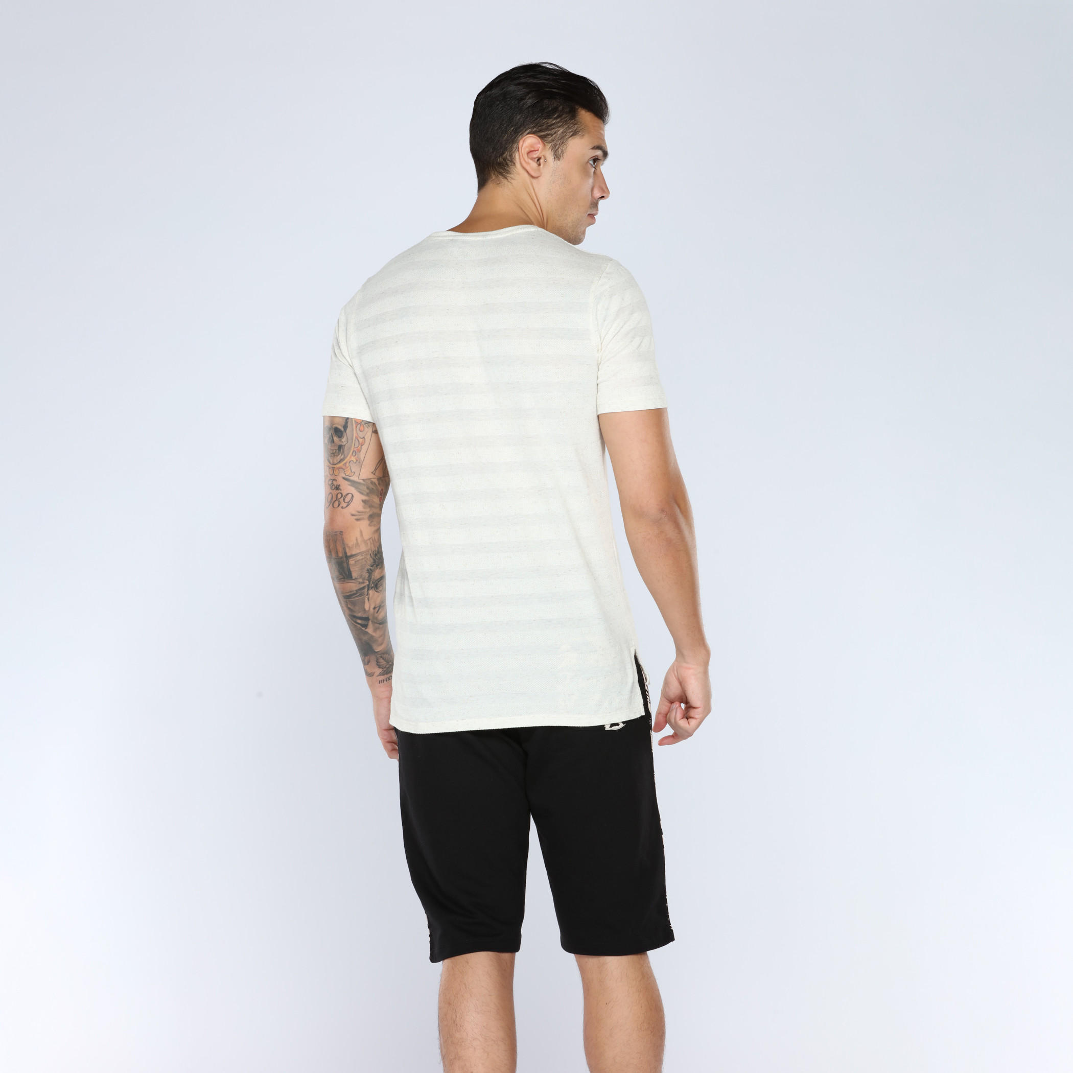 تيشيرت بارز الملمس بأكمام قصيرة وياقة مستديرة من آيكونيك-men-clothing-tshirtsandpolos-tshirts-image-2
