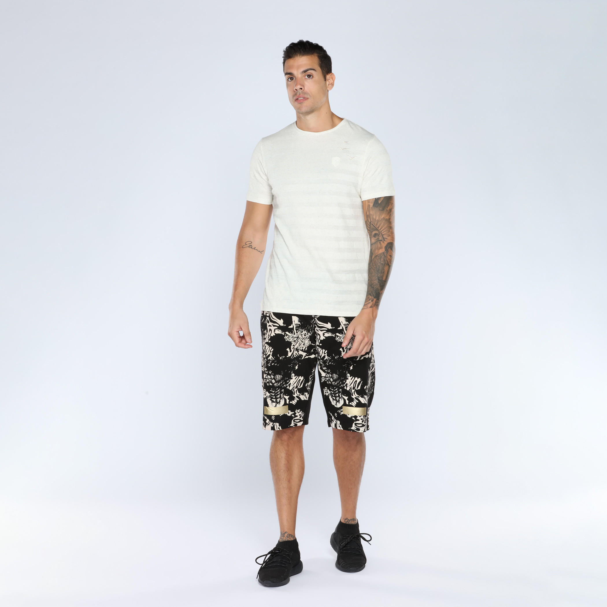 تيشيرت بارز الملمس بأكمام قصيرة وياقة مستديرة من آيكونيك-men-clothing-tshirtsandpolos-tshirts-image-5