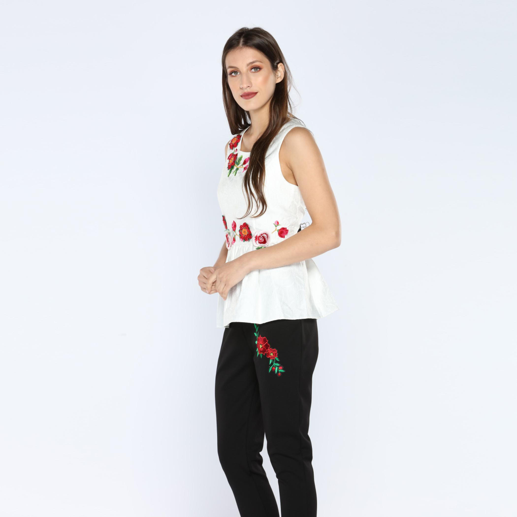 بلوزة دون أكمام بتطريز زهري من آيكونيك-women-clothing-tshirts-image-3