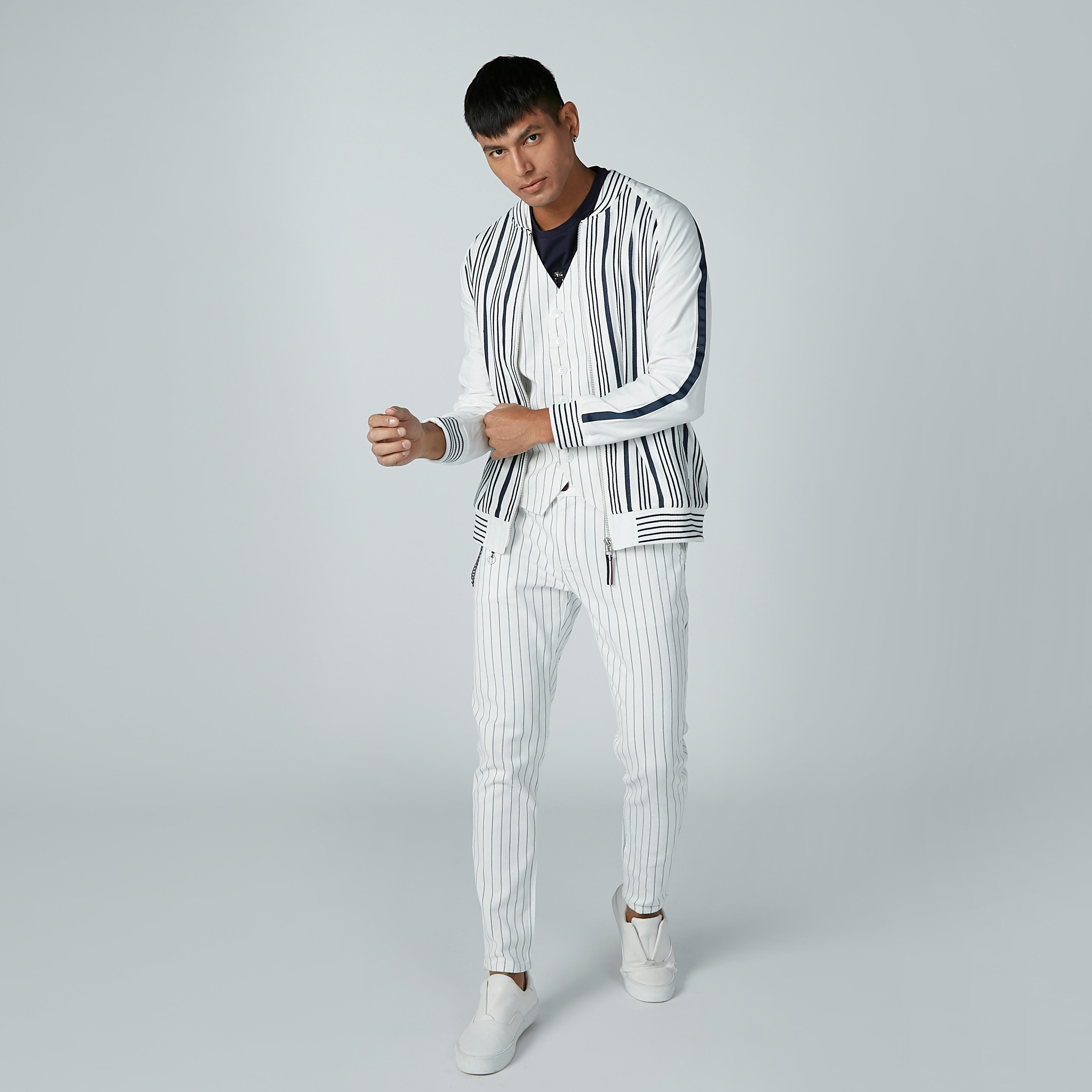 جاكيت بومبر مقلّم بأكمام طويلة من آيكونيك-men-clothing-jacketsandblazers-jackets-image-2