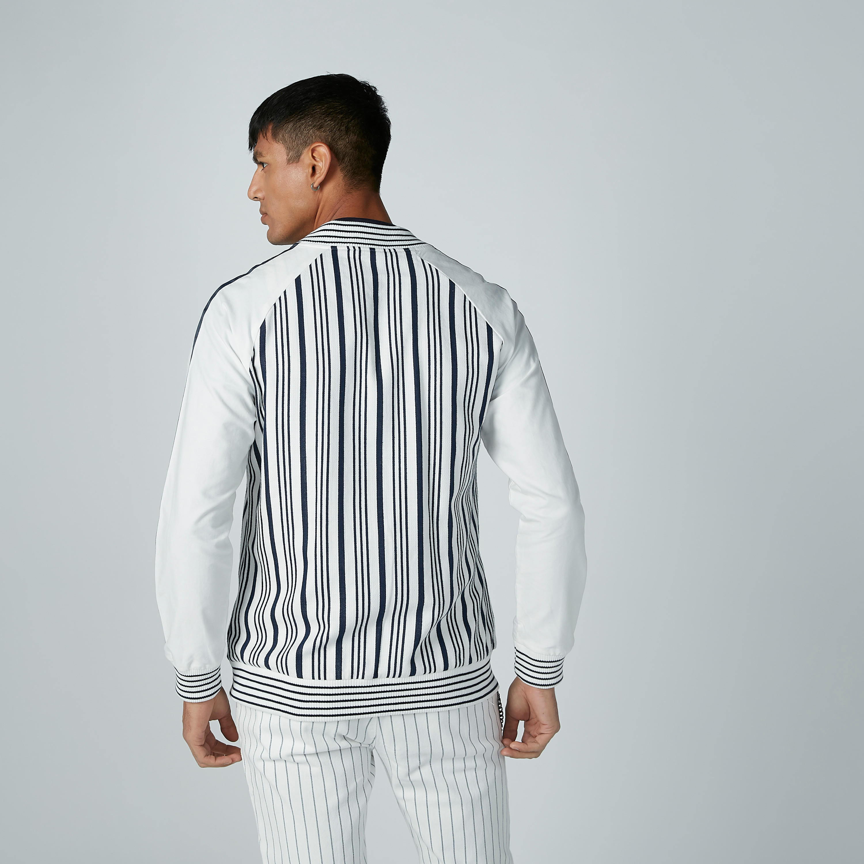 جاكيت بومبر مقلّم بأكمام طويلة من آيكونيك-men-clothing-jacketsandblazers-jackets-image-4