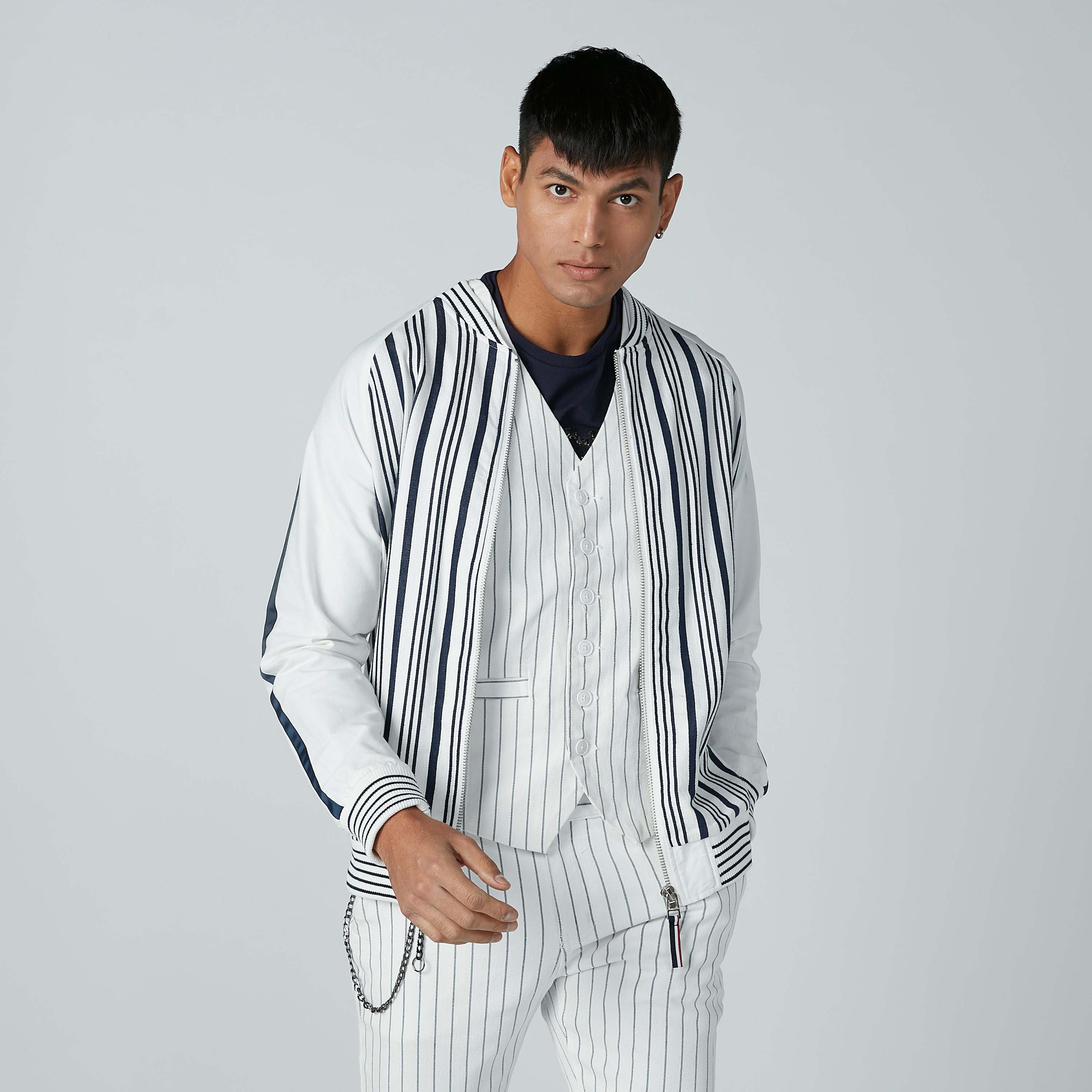 جاكيت بومبر مقلّم بأكمام طويلة من آيكونيك-men-clothing-jacketsandblazers-jackets-image-6