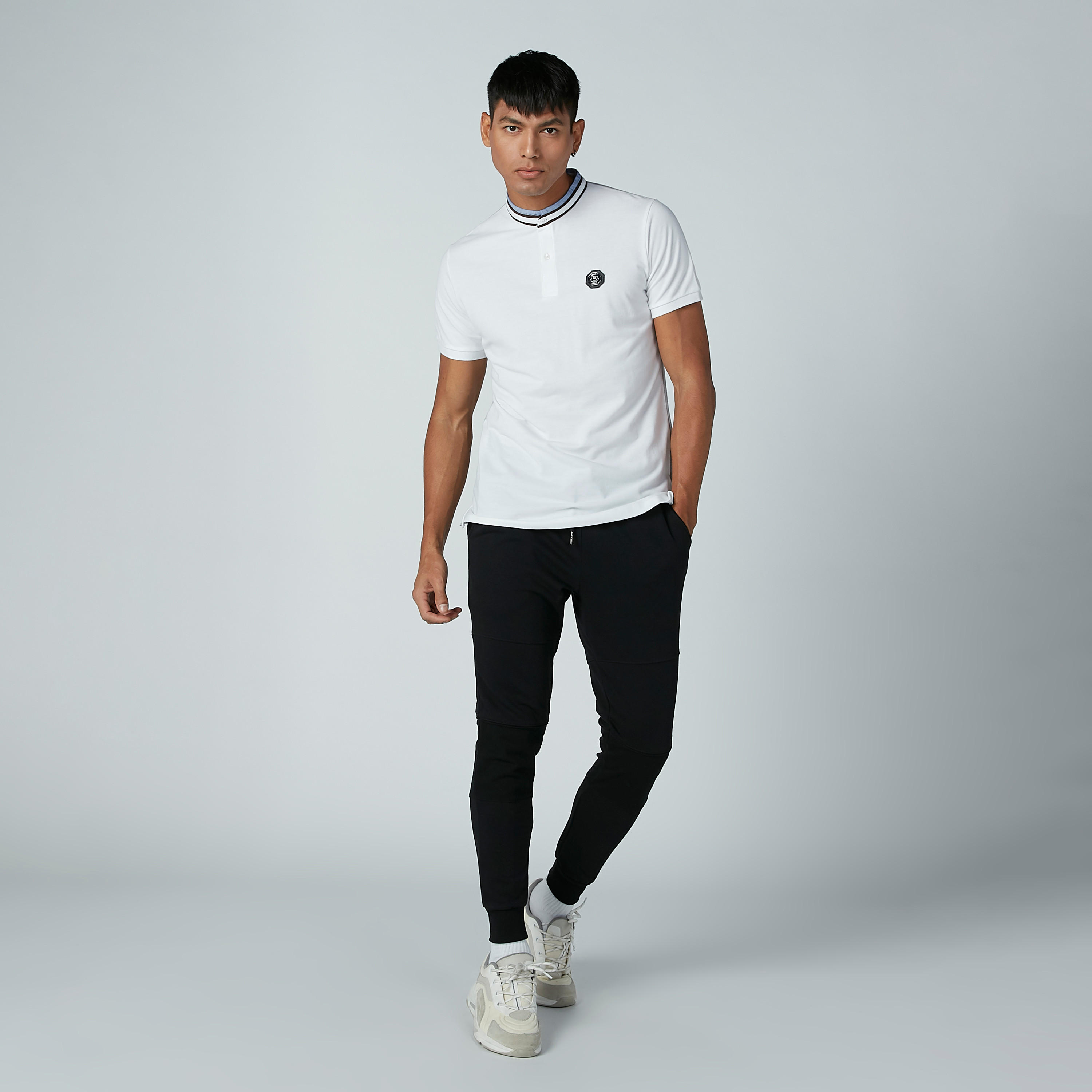 تيشيرت بياقة هينلي وأكمام قصيرة من آيكونيك-men-clothing-tshirtsandpolos-tshirts-image-1