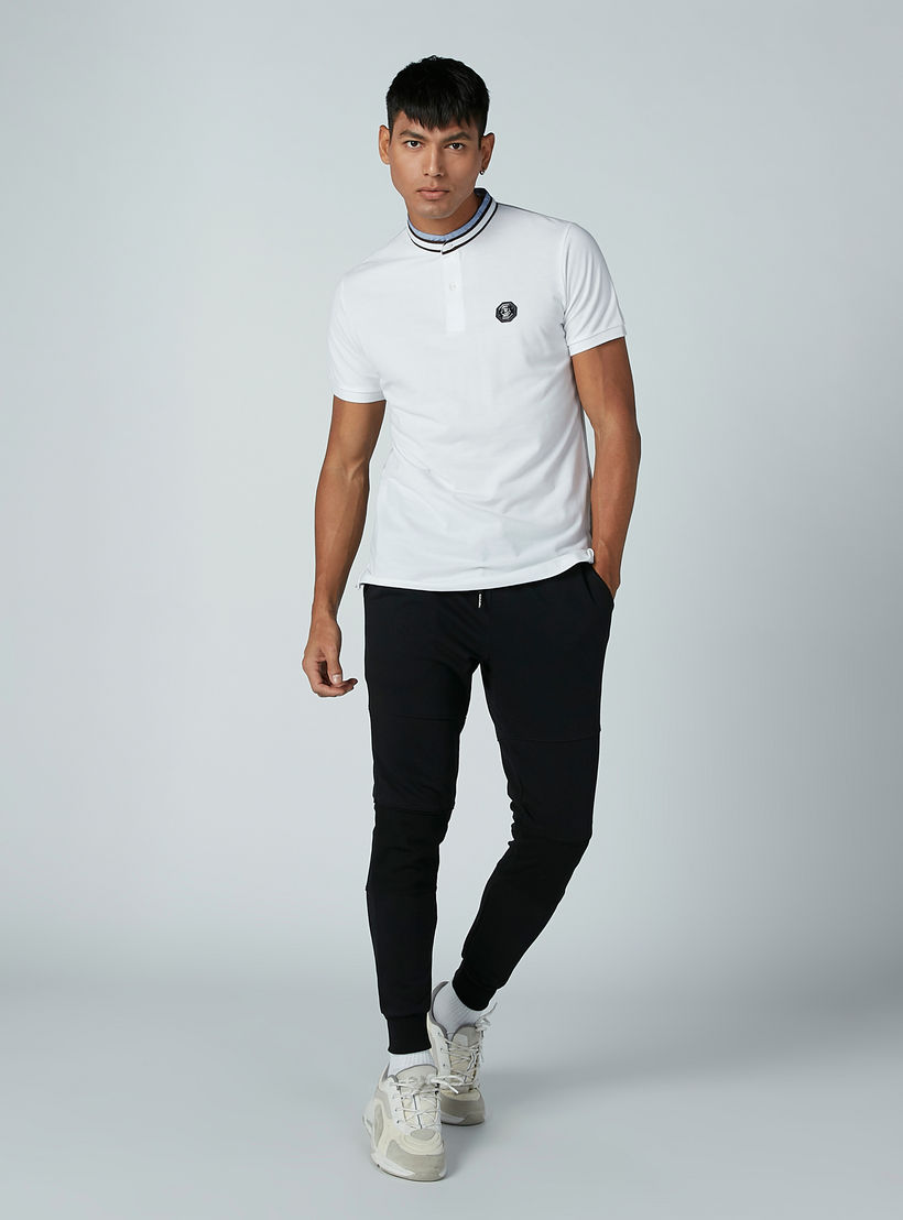 تيشيرت بياقة هينلي وأكمام قصيرة من آيكونيك-men-clothing-tshirtsandpolos-tshirts-image-1
