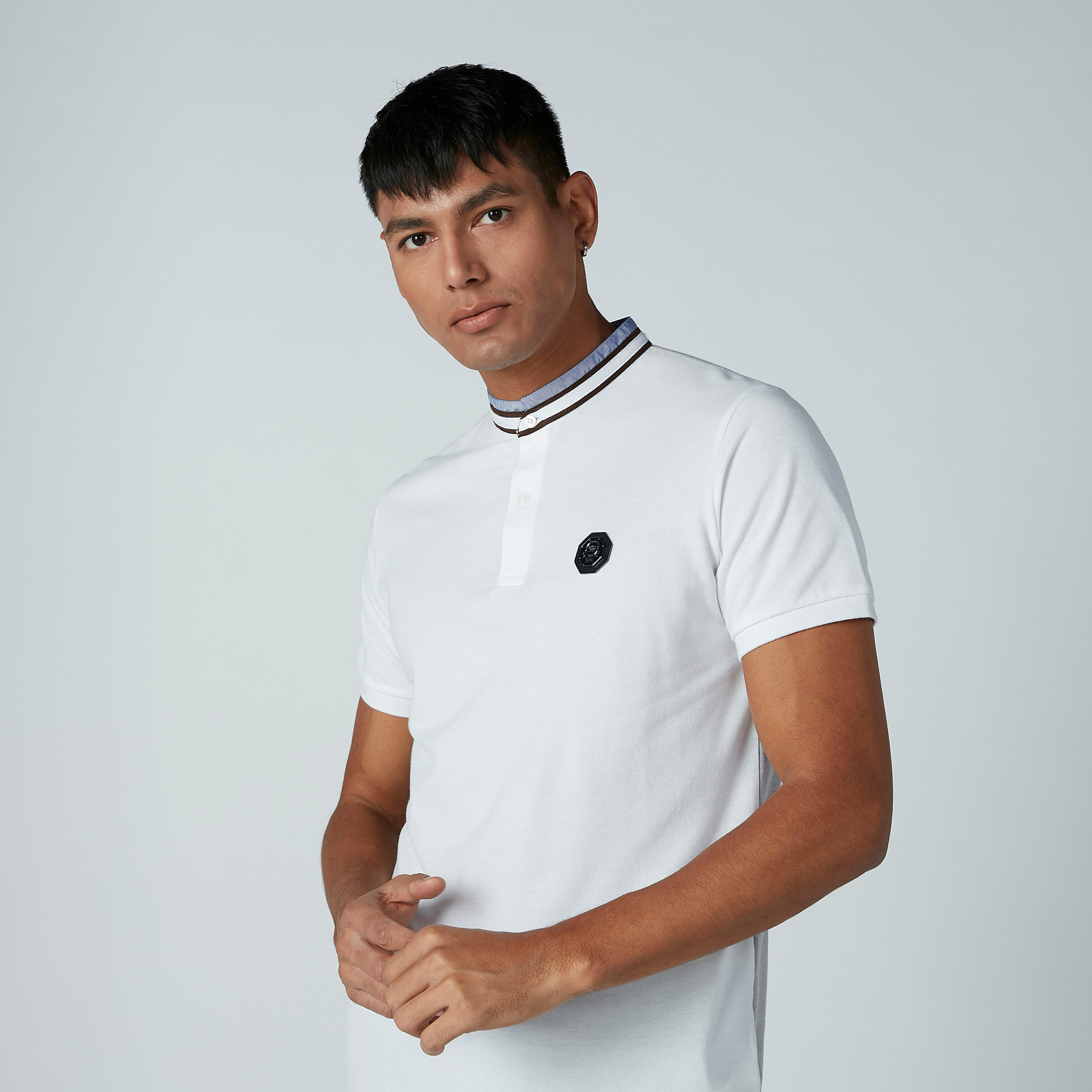 تيشيرت بياقة هينلي وأكمام قصيرة من آيكونيك-men-clothing-tshirtsandpolos-tshirts-image-4