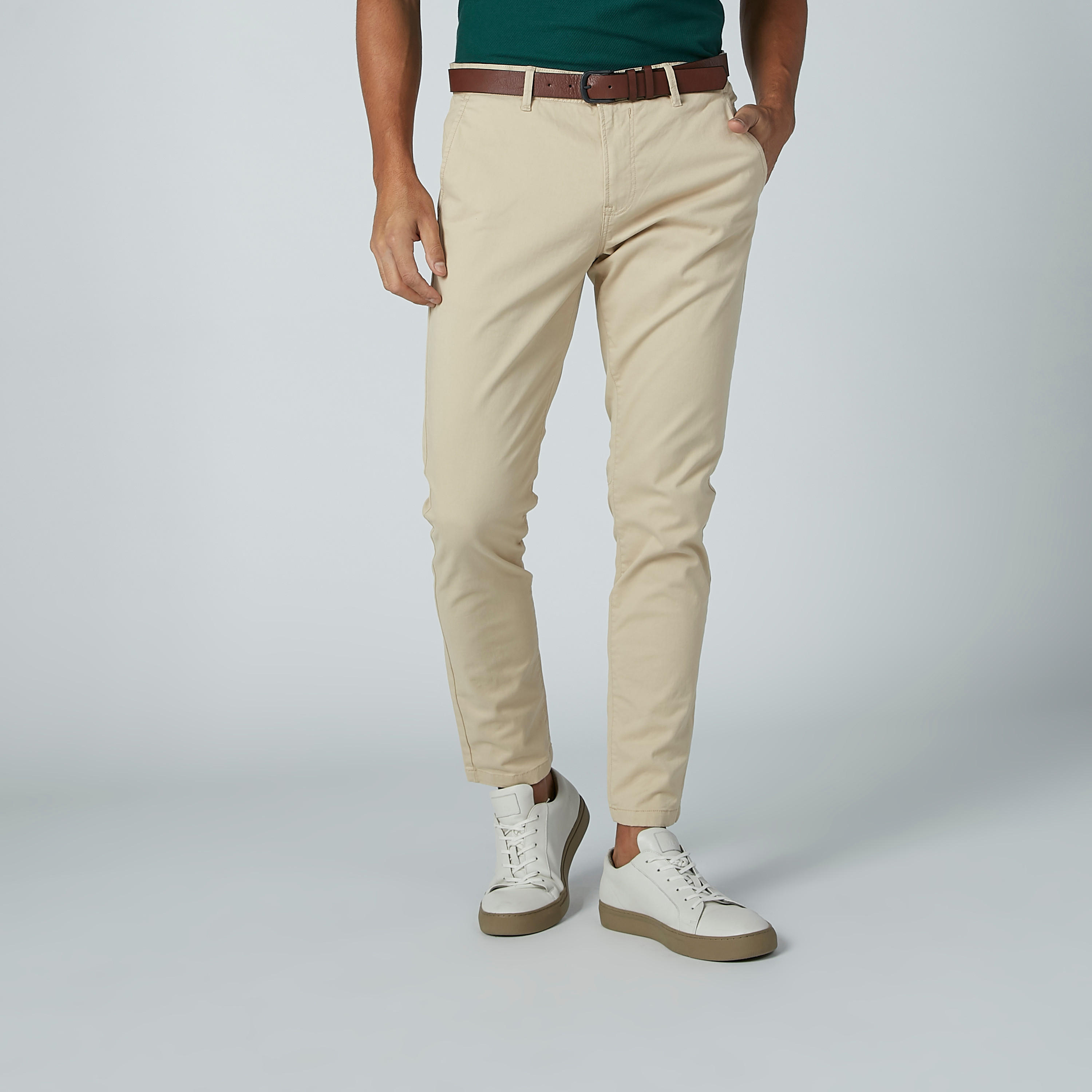 بنطال شينو بجيوب وعروات حزام من آيكونيك-men-clothing-bottoms-trousersandchinos-trousers-image-1