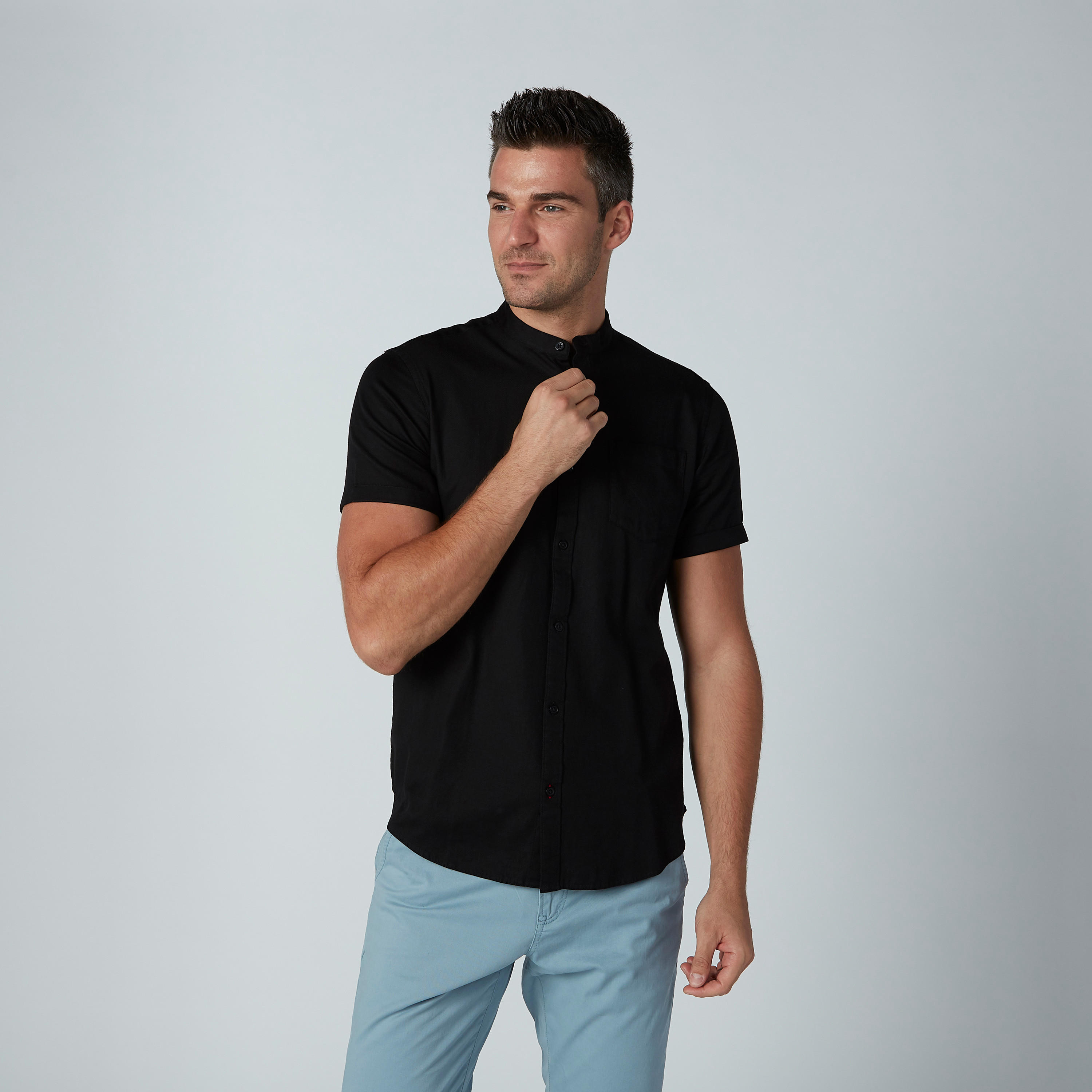قميص سادة بياقة ماندارين وجيب على الصدر من آيكونيك-men-clothing-shirts-image-1