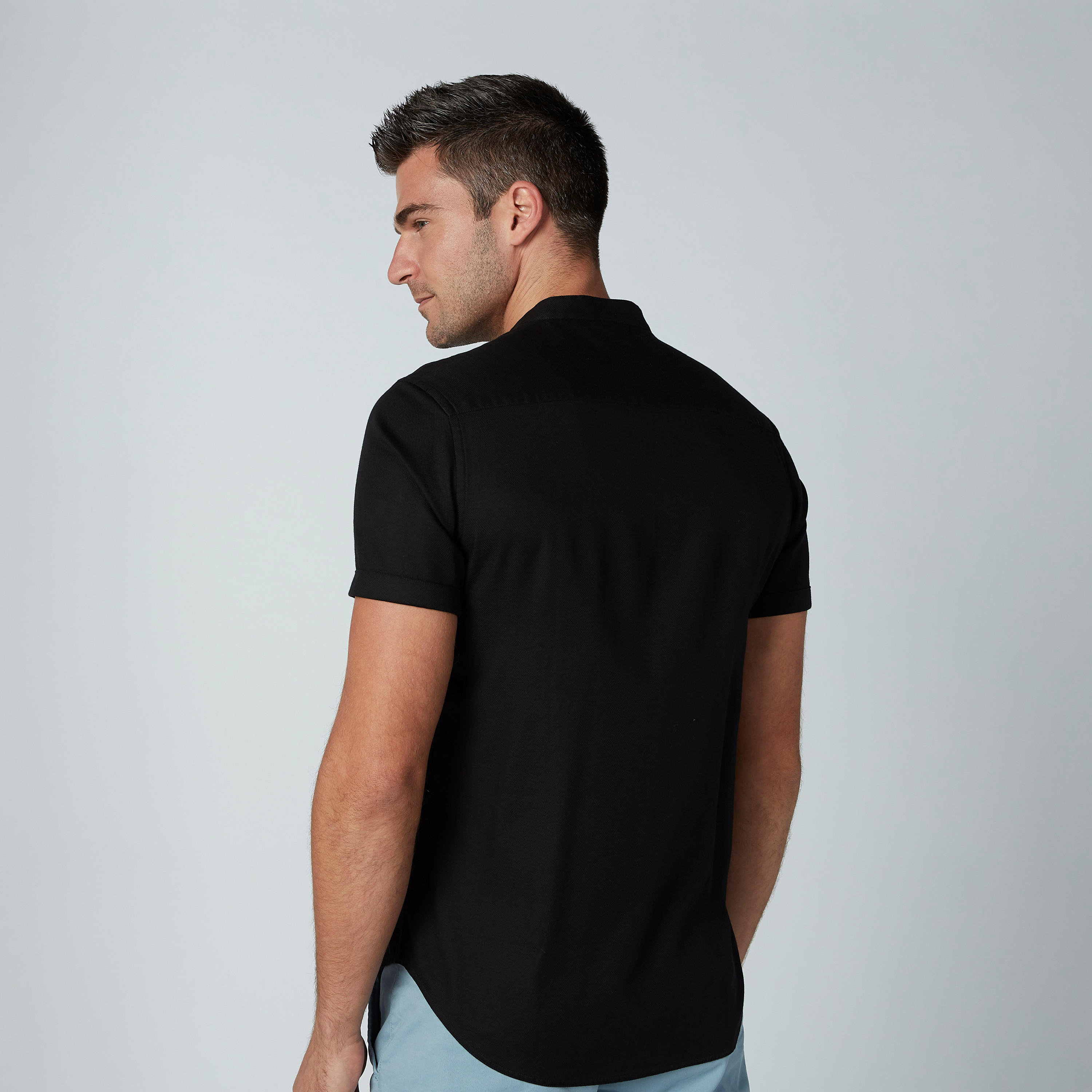 قميص سادة بياقة ماندارين وجيب على الصدر من آيكونيك-men-clothing-shirts-image-4