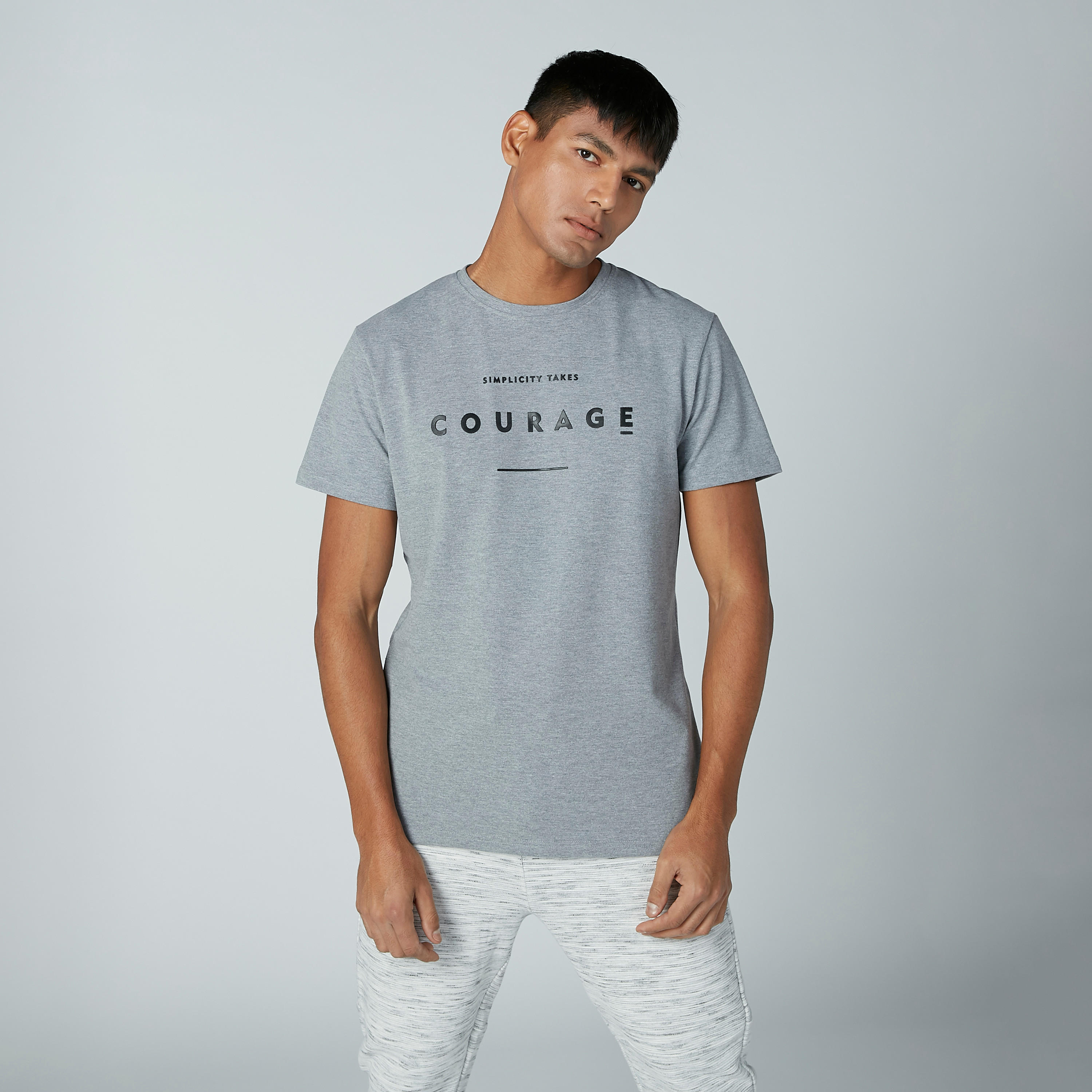 تيشيرت بياقة مستديرة وأكمام قصيرة وطبعات من آيكونيك-men-clothing-tshirtsandpolos-tshirts-image-1