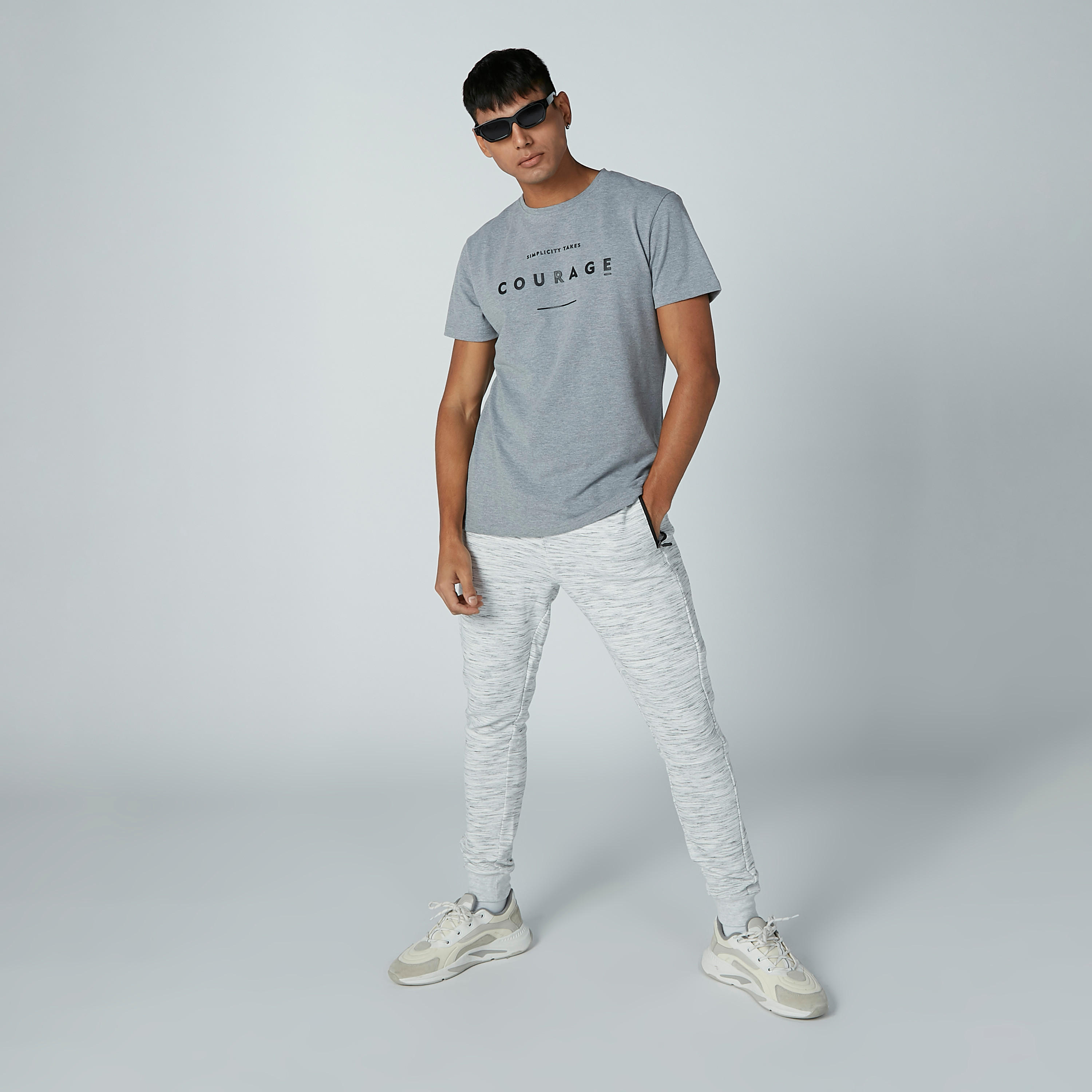 تيشيرت بياقة مستديرة وأكمام قصيرة وطبعات من آيكونيك-men-clothing-tshirtsandpolos-tshirts-image-2