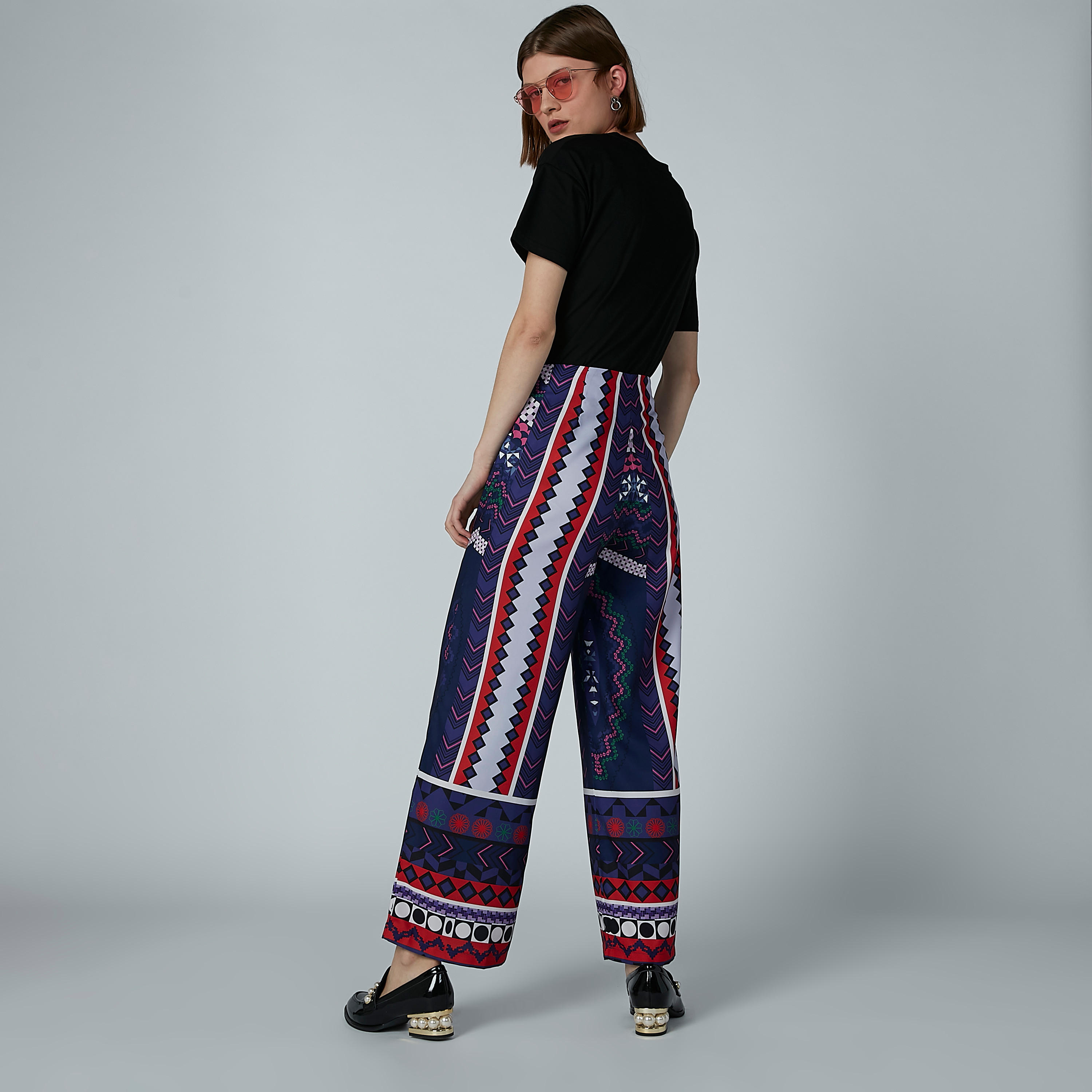 بنطال بالازو بتفاصيل ميتاليك وطبعات من آيكونيك-women-clothing-bottoms-trousers-image-3
