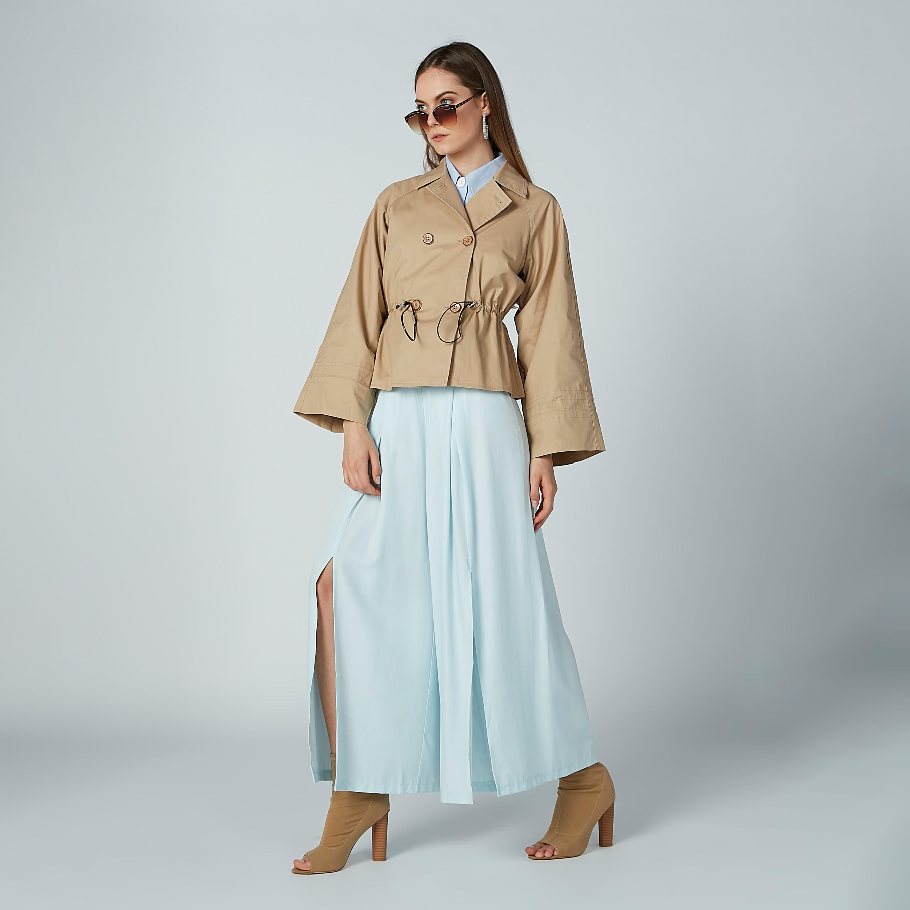 معطف سادة بأكمام واسعة وزر إغلاق من آيكونيك-women-clothing-coatsandjackets-coats-image-1