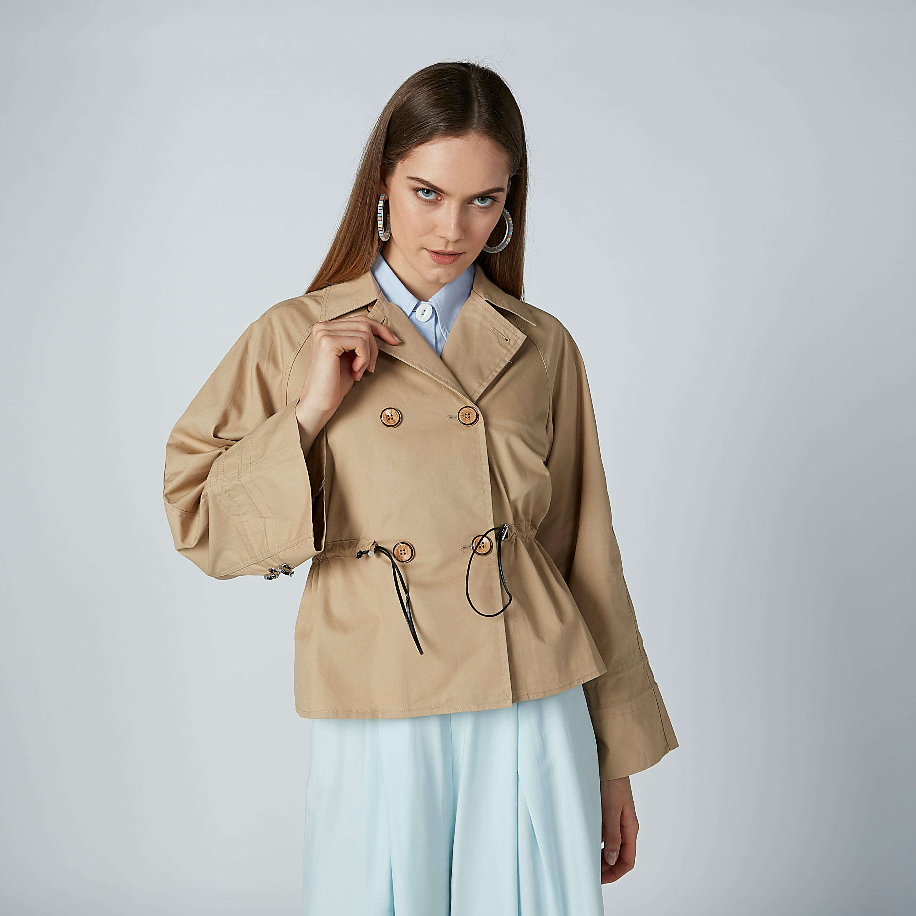 معطف سادة بأكمام واسعة وزر إغلاق من آيكونيك-women-clothing-coatsandjackets-coats-image-2