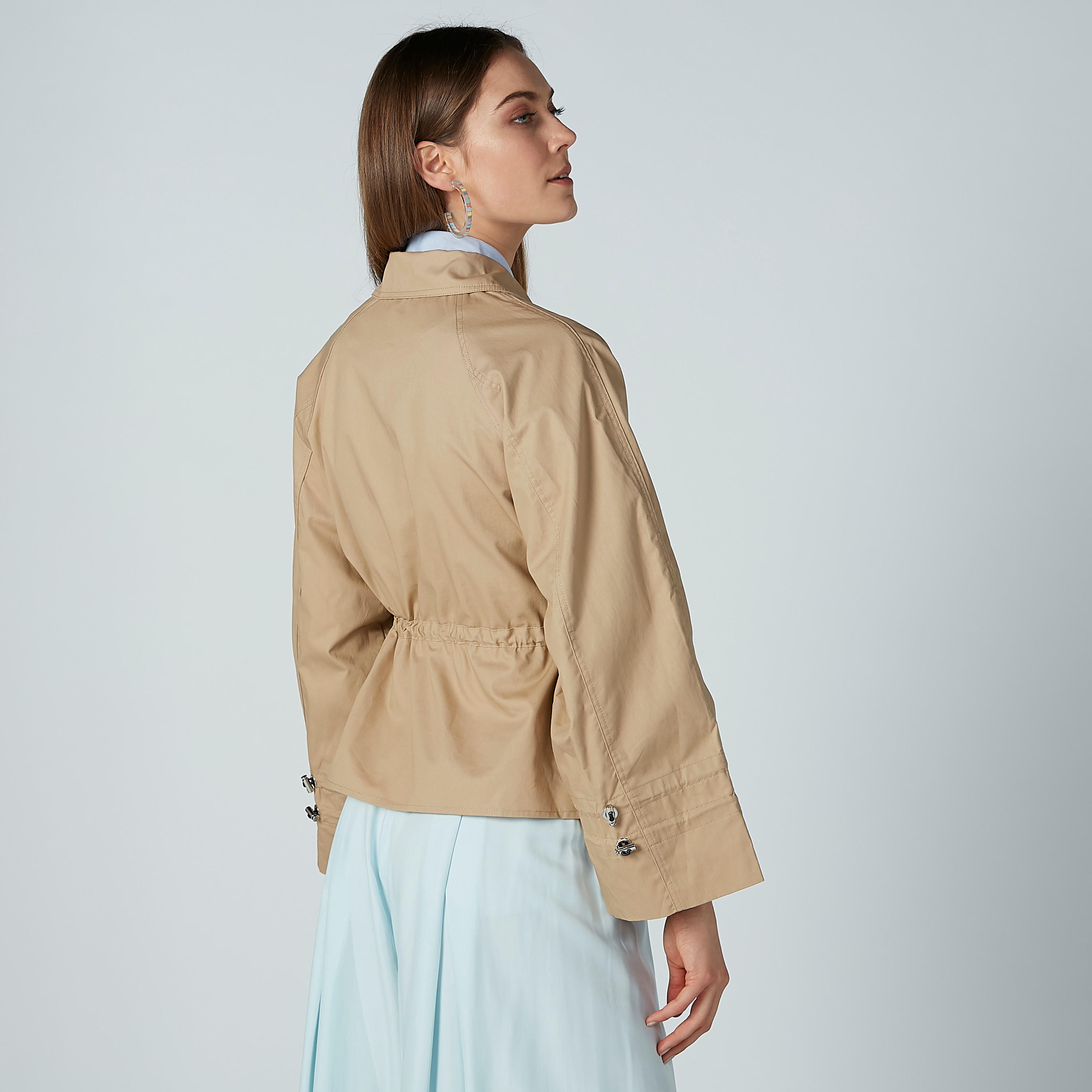 معطف سادة بأكمام واسعة وزر إغلاق من آيكونيك-women-clothing-coatsandjackets-coats-image-5
