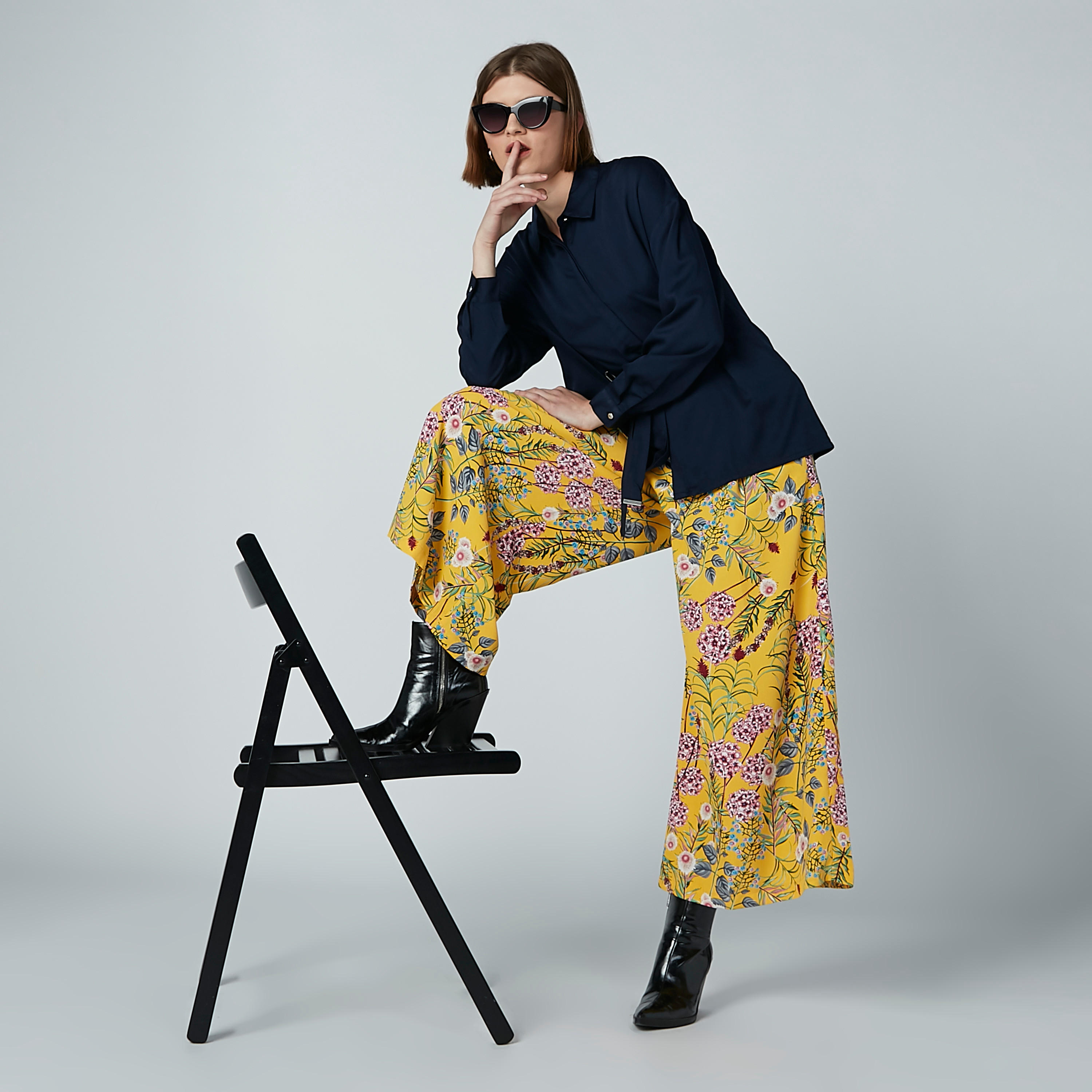 قميص بأزرار غير مرئية ورباط من آيكونيك-women-clothing-shirtsandblouses-blouses-image-1