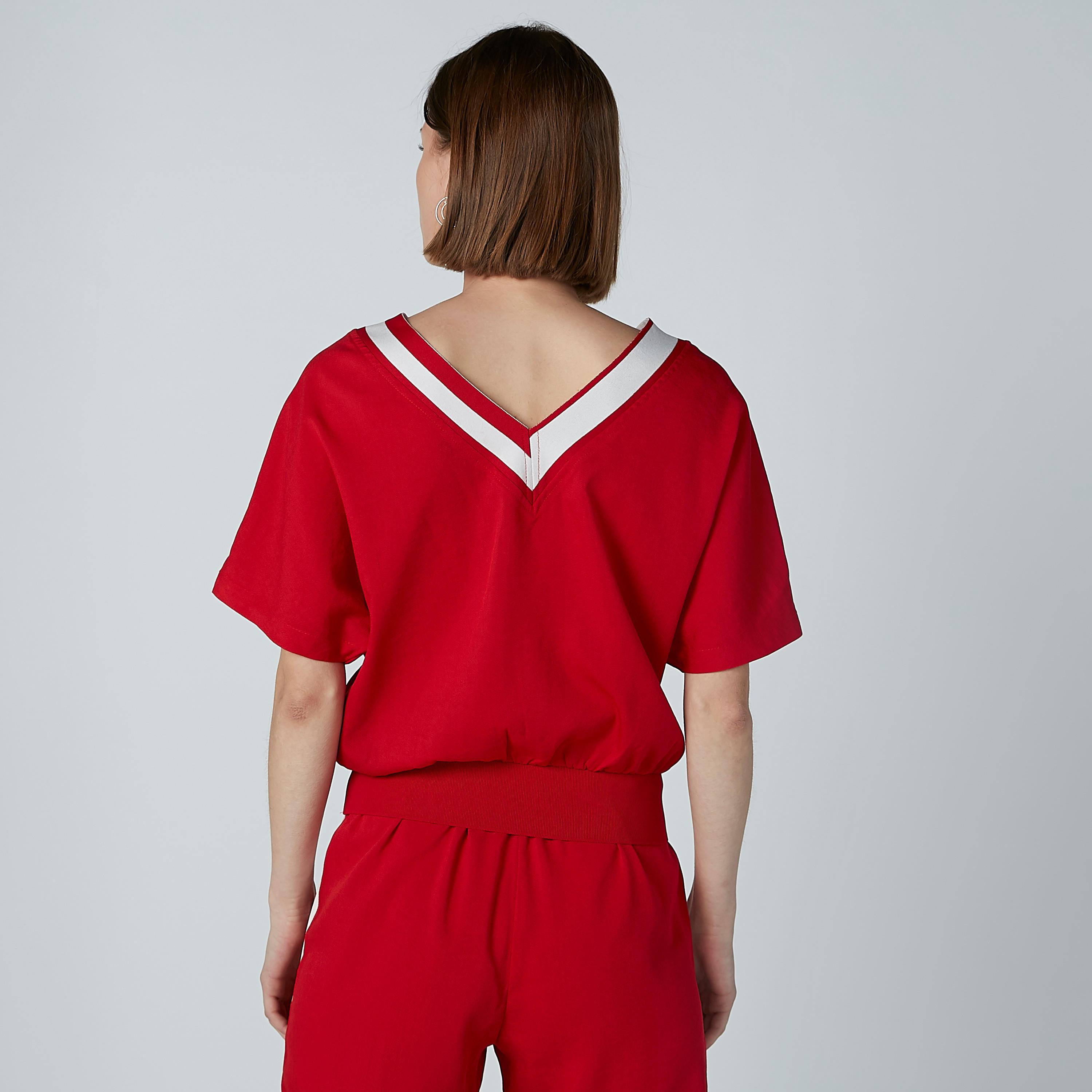 تيشيرت بياقة V وأكمام متصلة وطبعات من آيكونيك-women-clothing-tshirts-image-3
