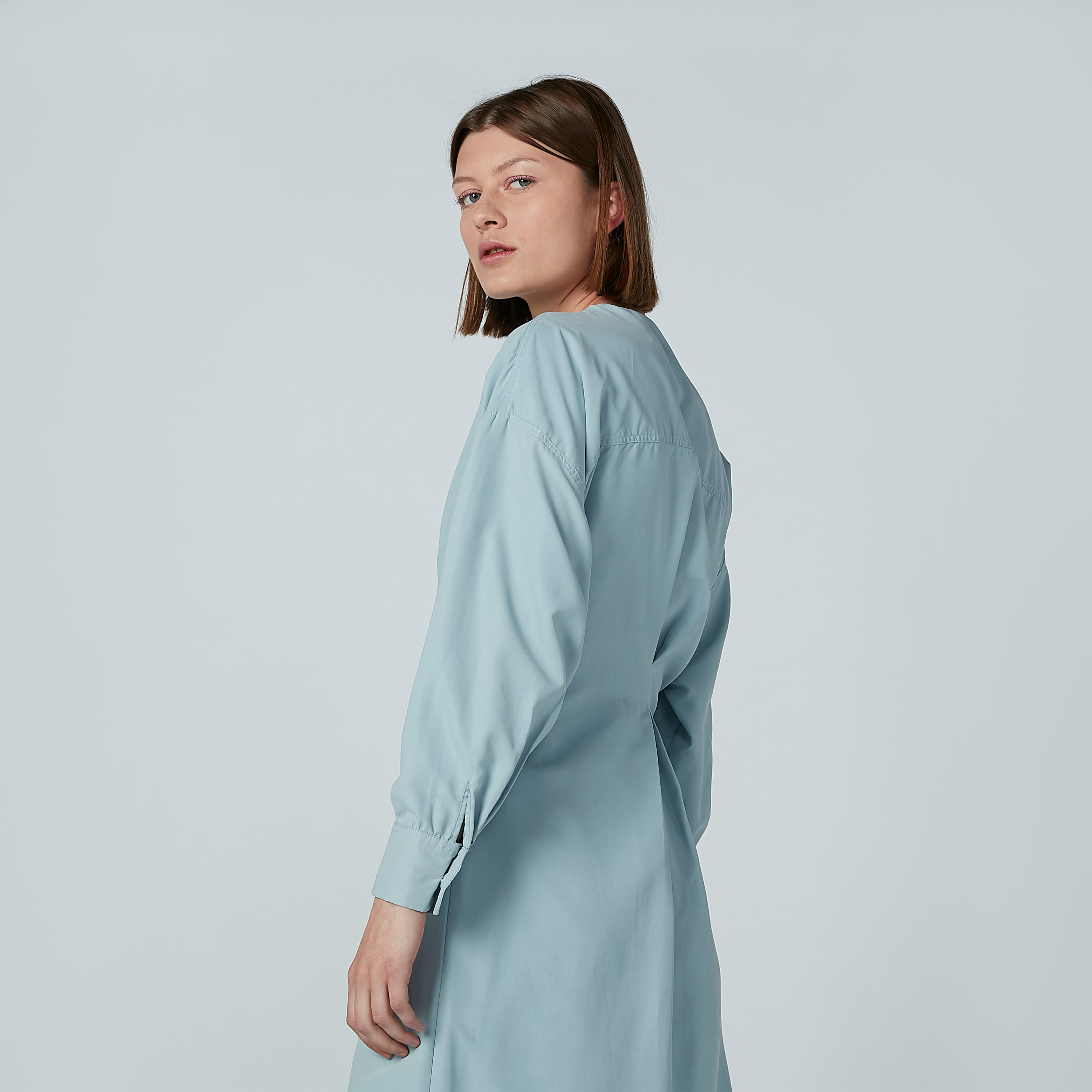 فستان ملفوف متوسط الطول بأكمام طويلة من آيكونيك-women-clothing-dresses-image-4