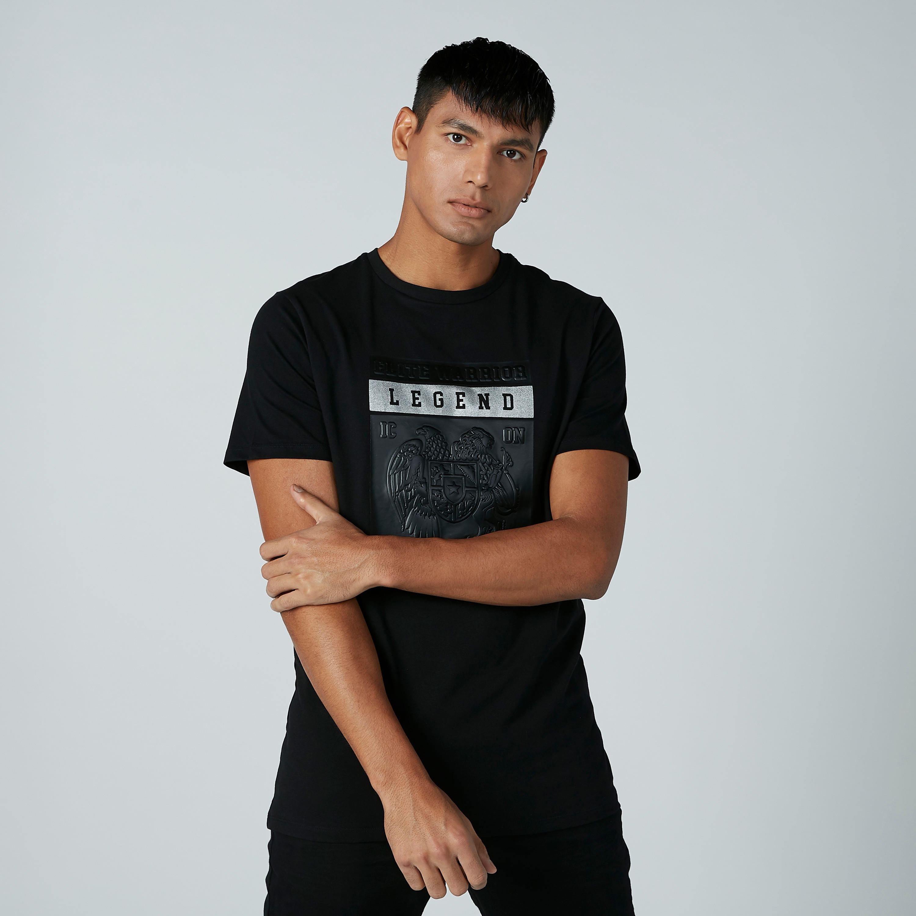تيشيرت بياقة مستديرة وأكمام قصيرة وطبعات من آيكونيك-men-clothing-tshirtsandpolos-tshirts-image-1