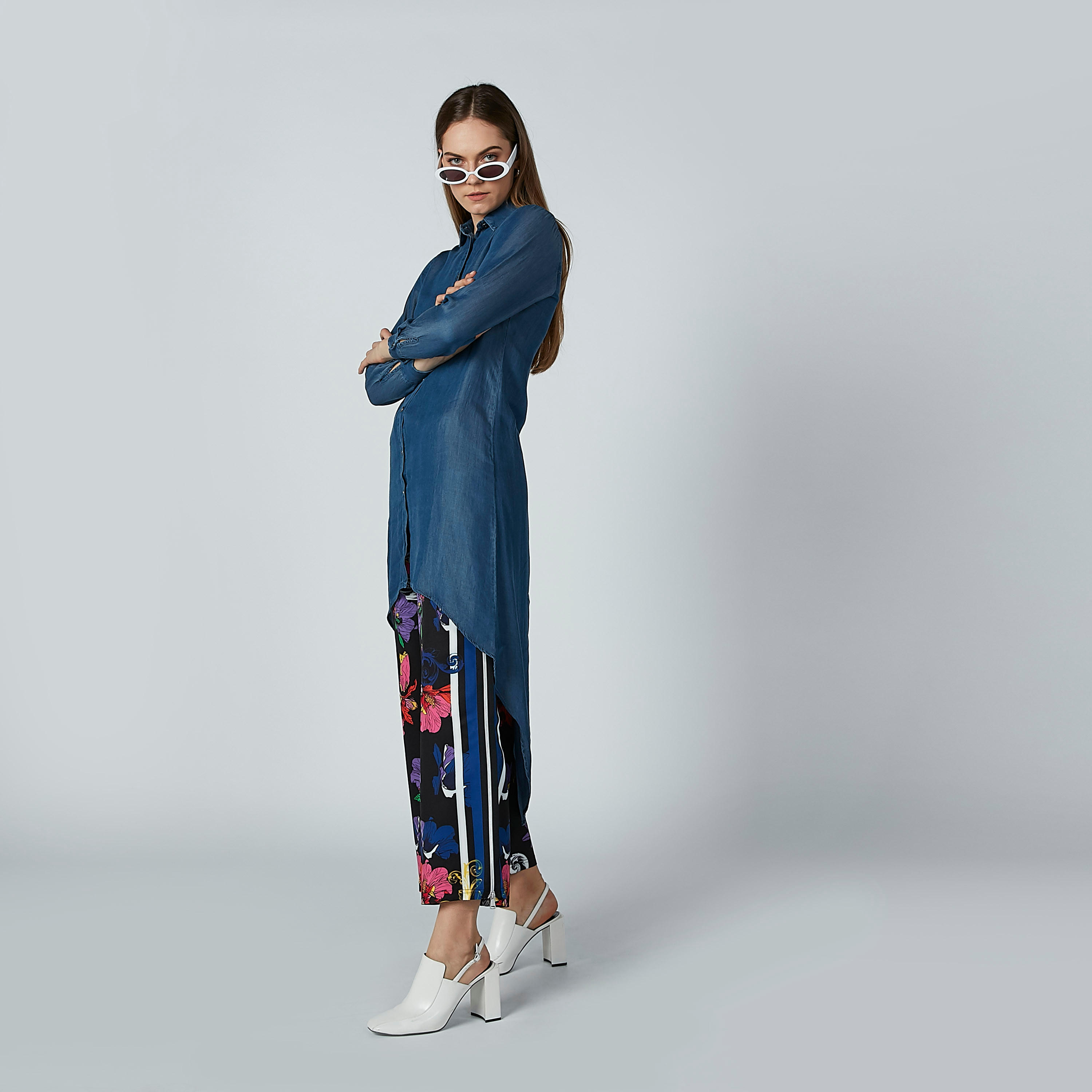 قميص طويل سادة بأكمام طويلة وحوّاف غير مستوية من آيكونيك-women-clothing-shirtsandblouses-blouses-image-5