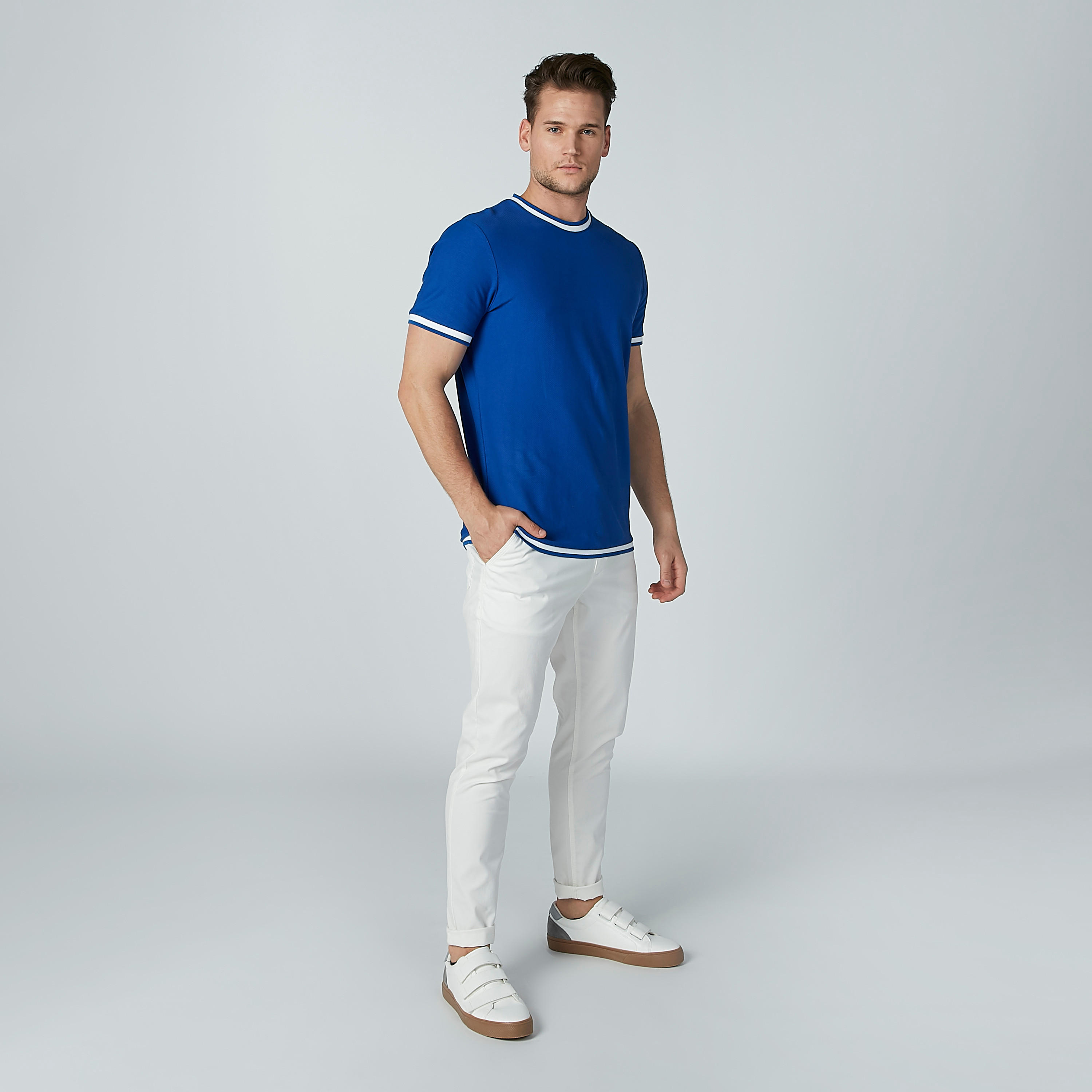 تيشيرت سادة بياقة ضيّقة وأكمام قصيرة من آيكونيك-men-clothing-tshirtsandpolos-tshirts-image-2
