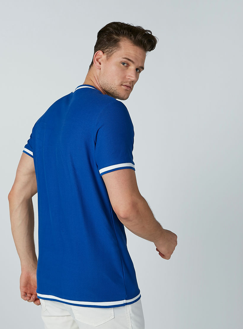 تيشيرت سادة بياقة ضيّقة وأكمام قصيرة من آيكونيك-men-clothing-tshirtsandpolos-tshirts-image-3