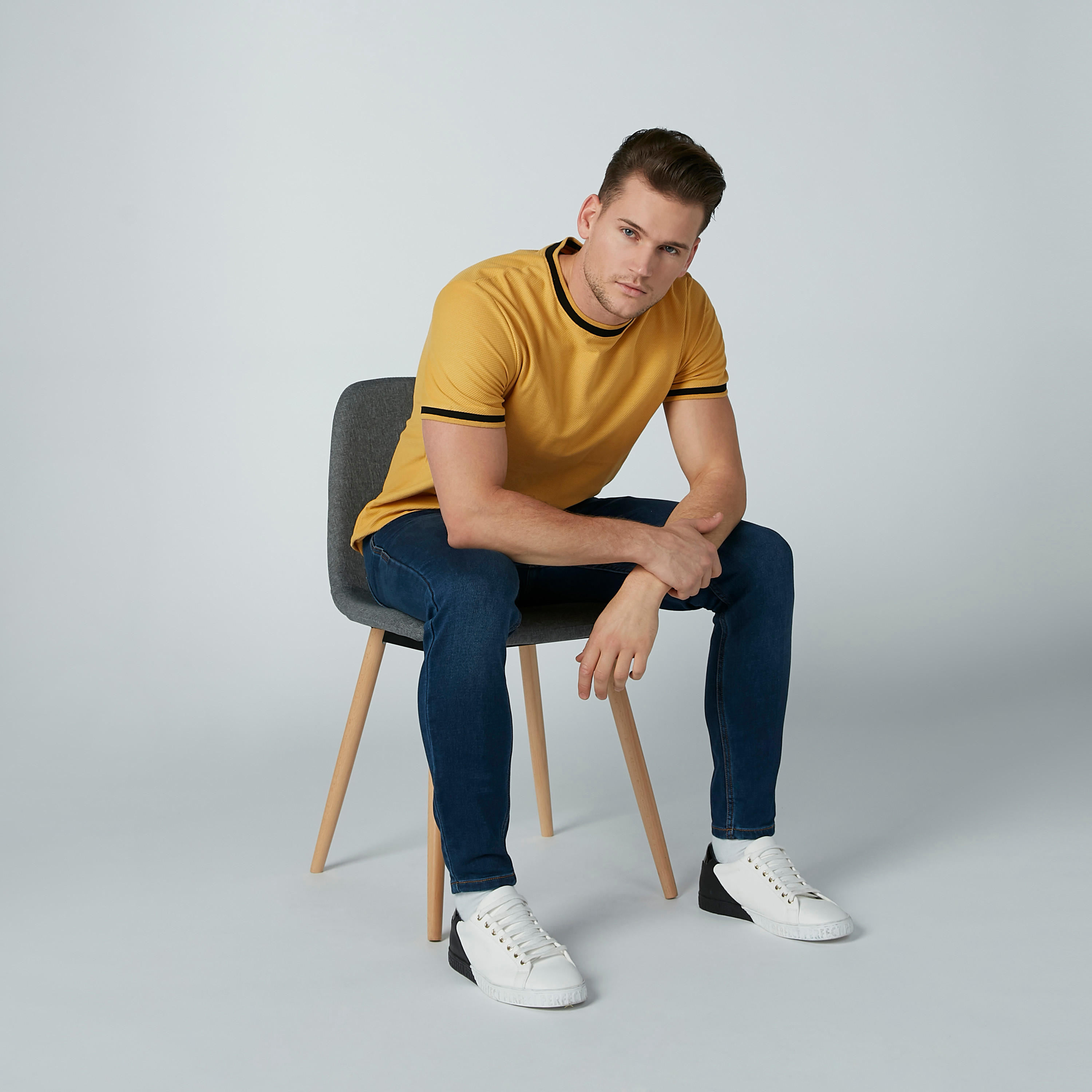تيشيرت سادة بياقة مستديرة وأكمام قصيرة من آيكونيك-men-clothing-tshirtsandpolos-tshirts-image-1