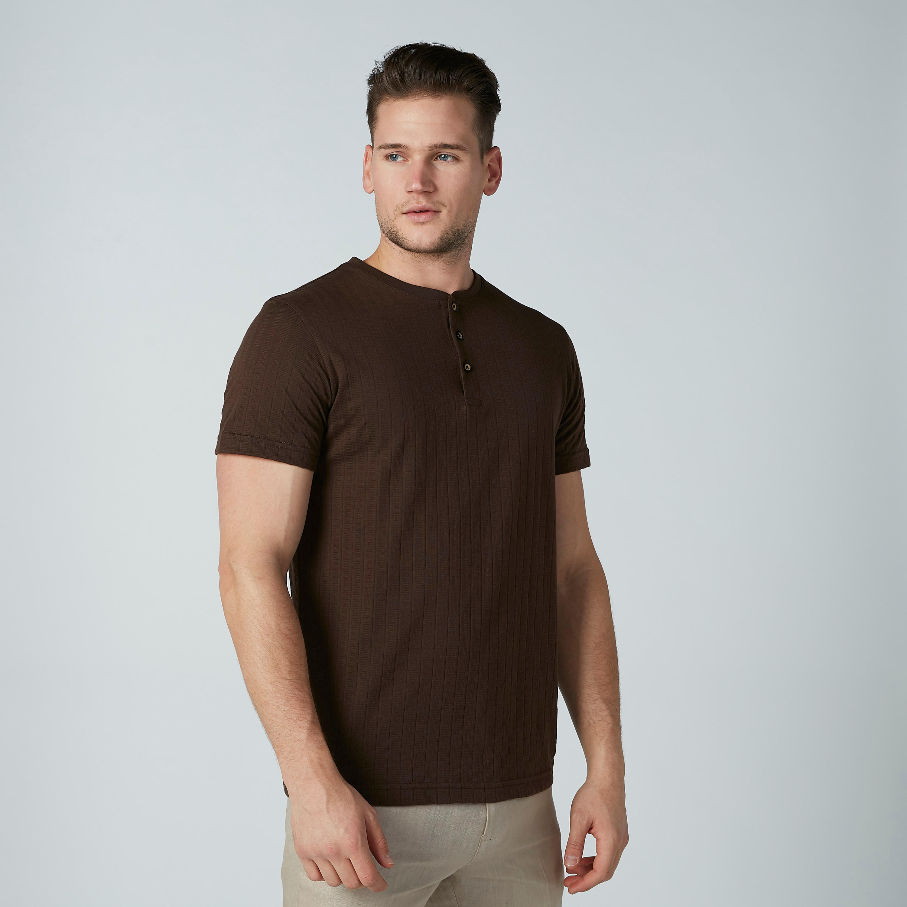 تيشيرت بياقة هينلي وأكمام قصيرة من آيكونيك-men-clothing-tshirtsandpolos-tshirts-image-1