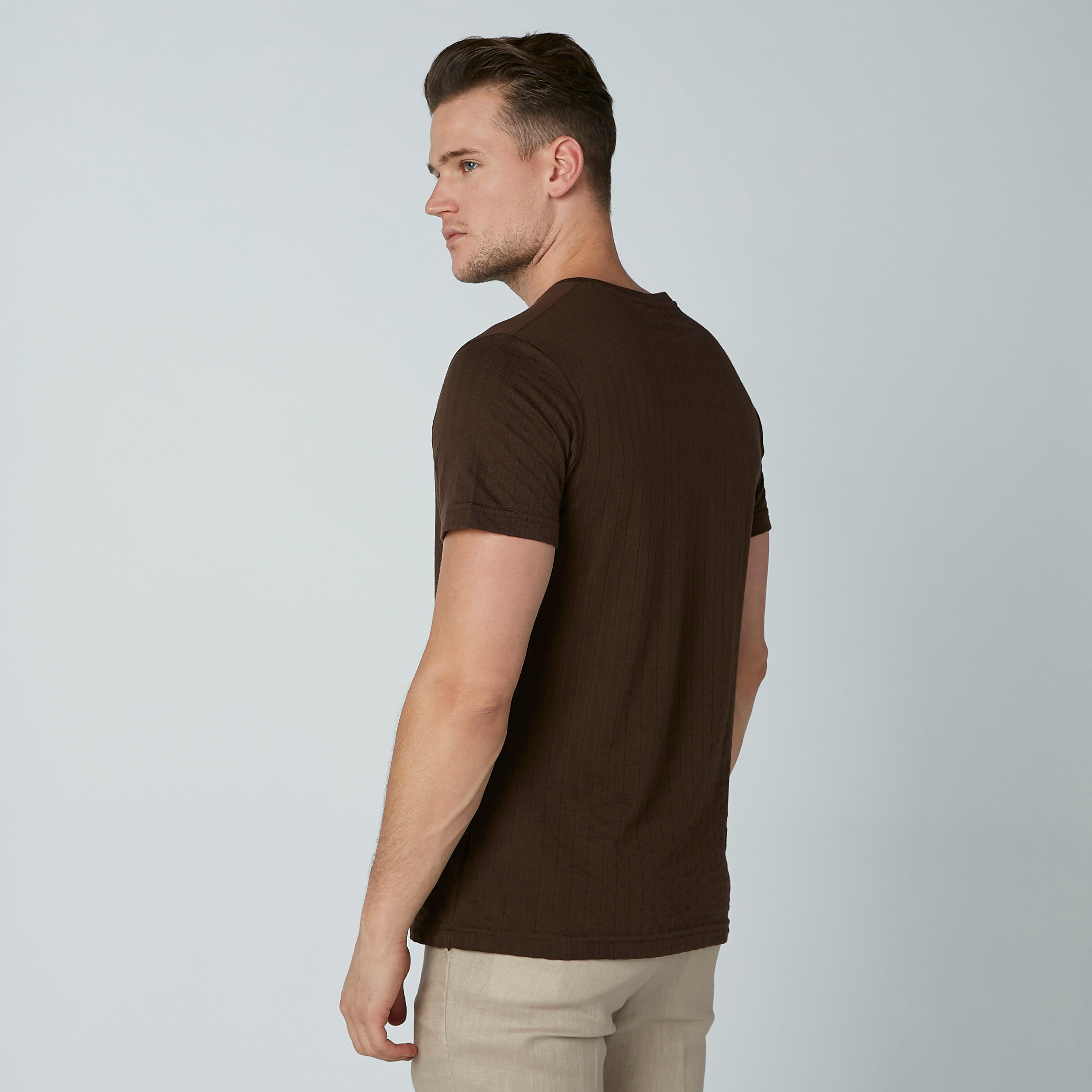 تيشيرت بياقة هينلي وأكمام قصيرة من آيكونيك-men-clothing-tshirtsandpolos-tshirts-image-3
