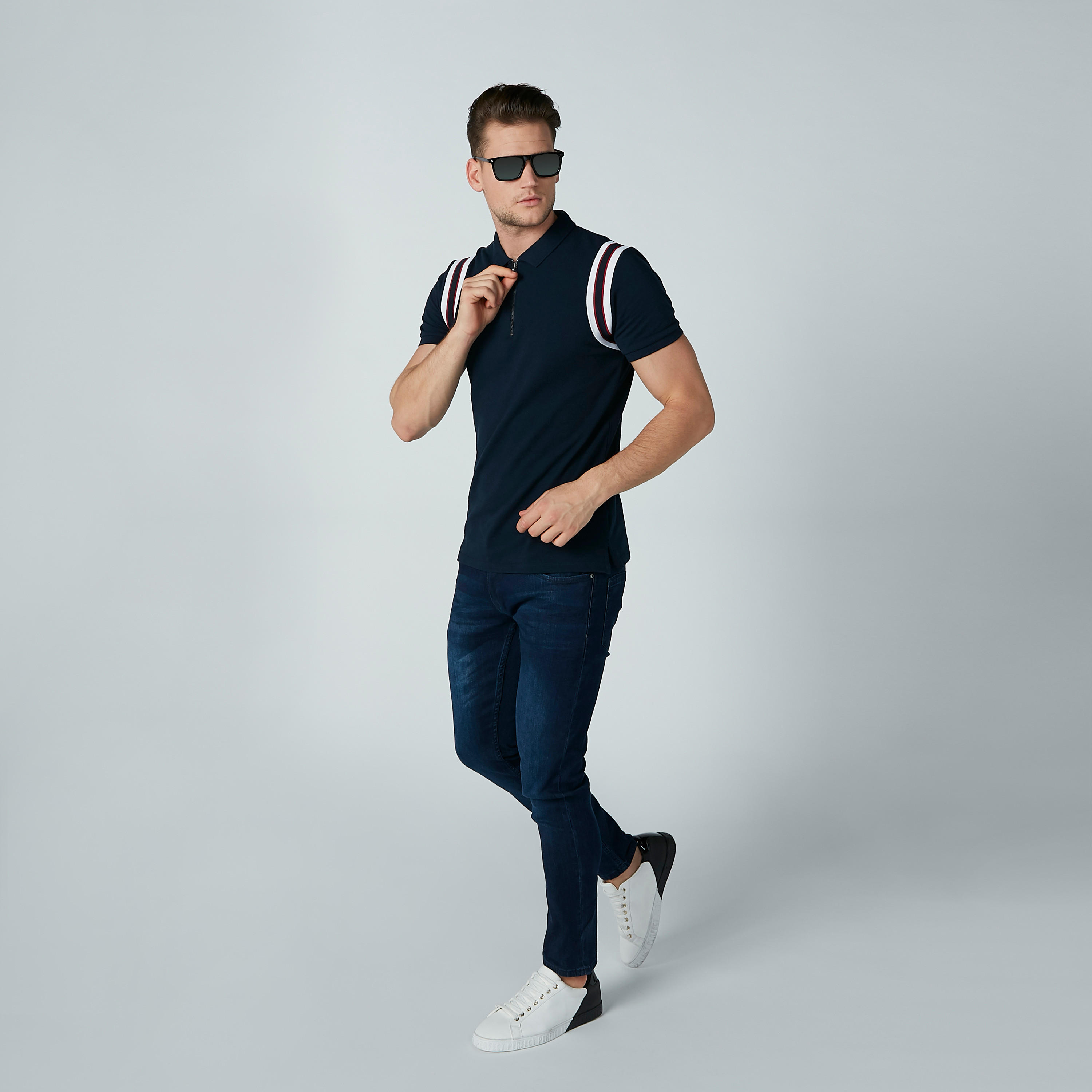 تيشيرت سادة بأكمام قصيرة وسحّاب من آيكونيك-men-clothing-tshirtsandpolos-polos-image-1
