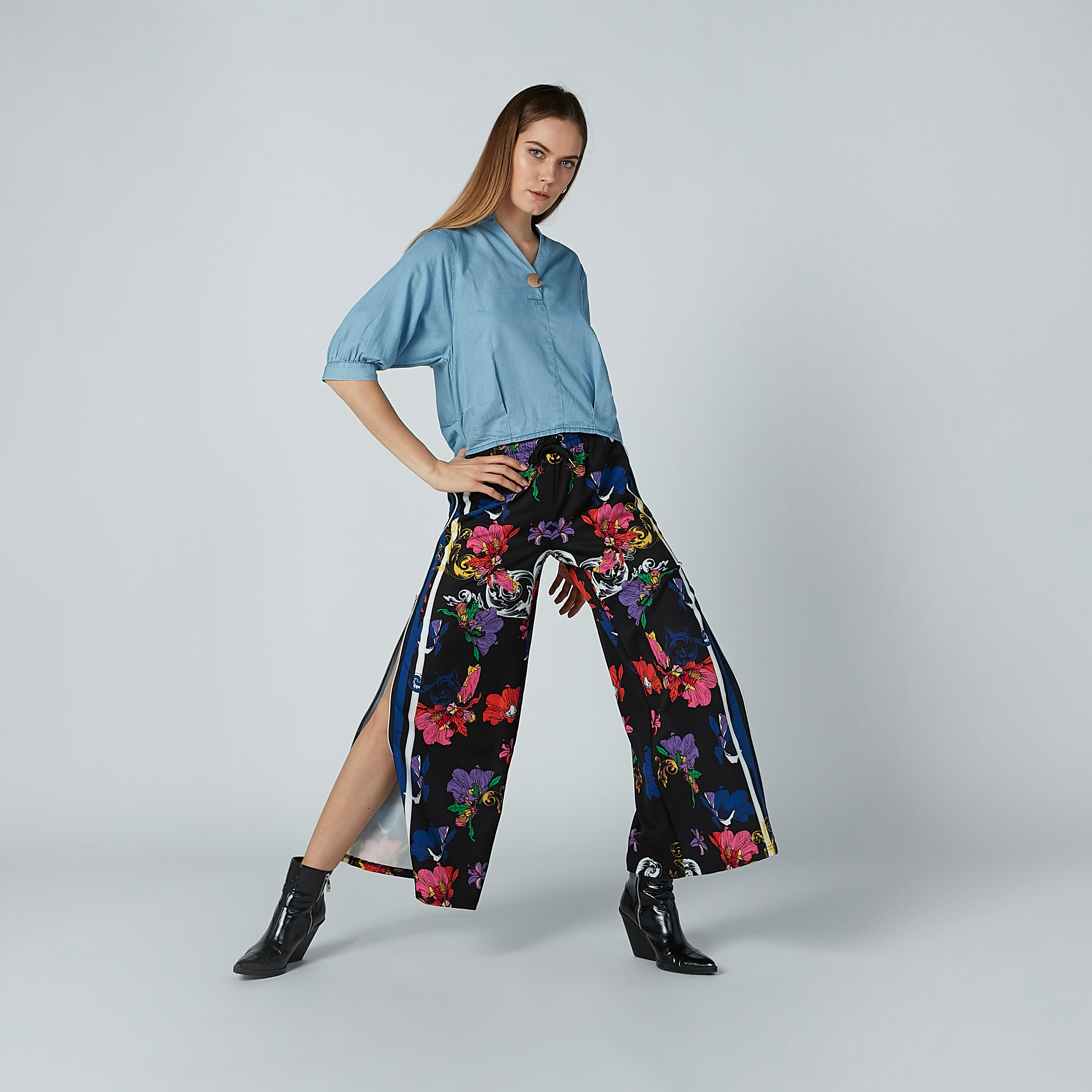 بلوزة سادة بياقة ماندارين وأكمام 3/4 من آيكونيك-women-clothing-shirtsandblouses-blouses-image-2