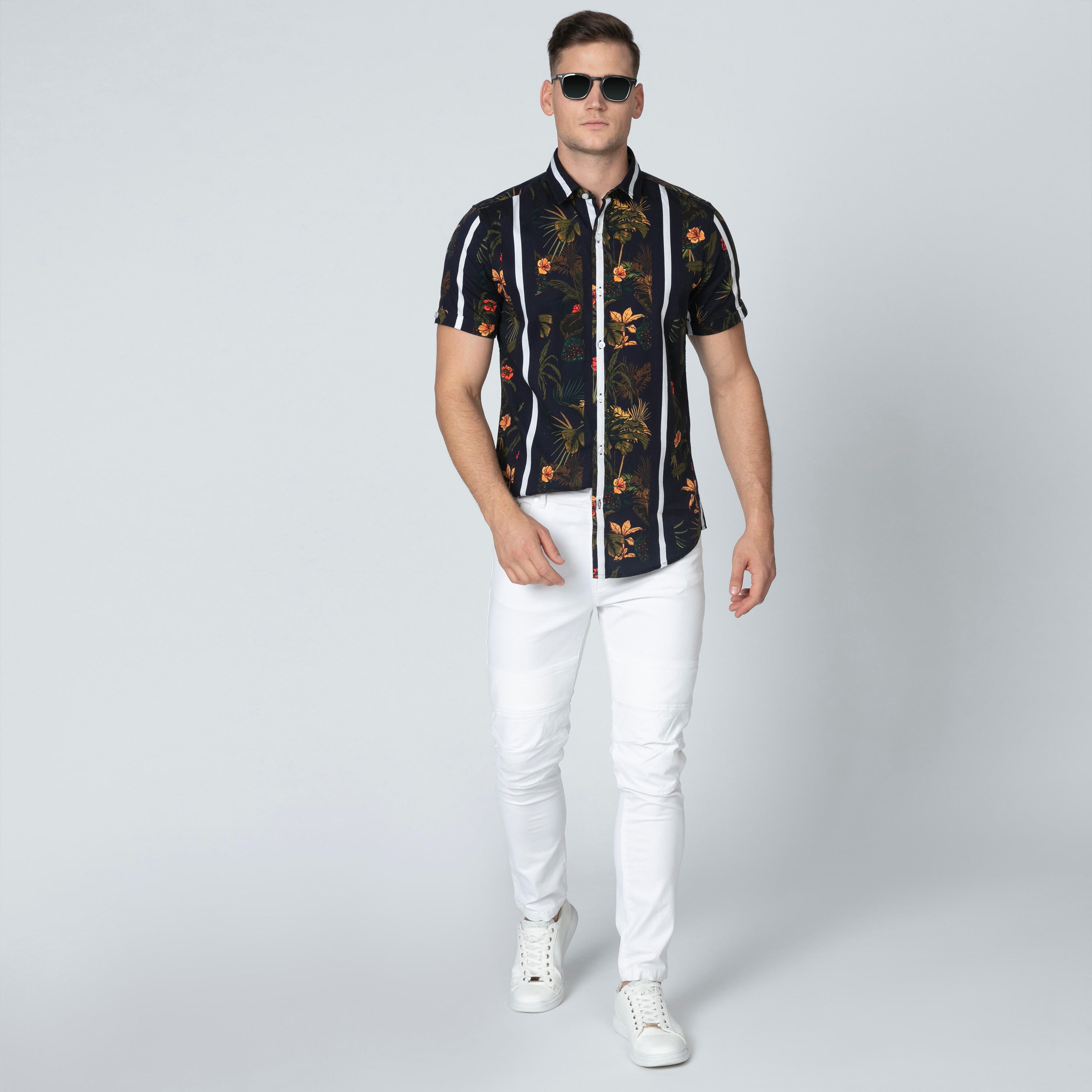 قميص بأكمام قصيرة وأزرار وطبعات زهرية من آيكونيك-men-clothing-shirts-image-3