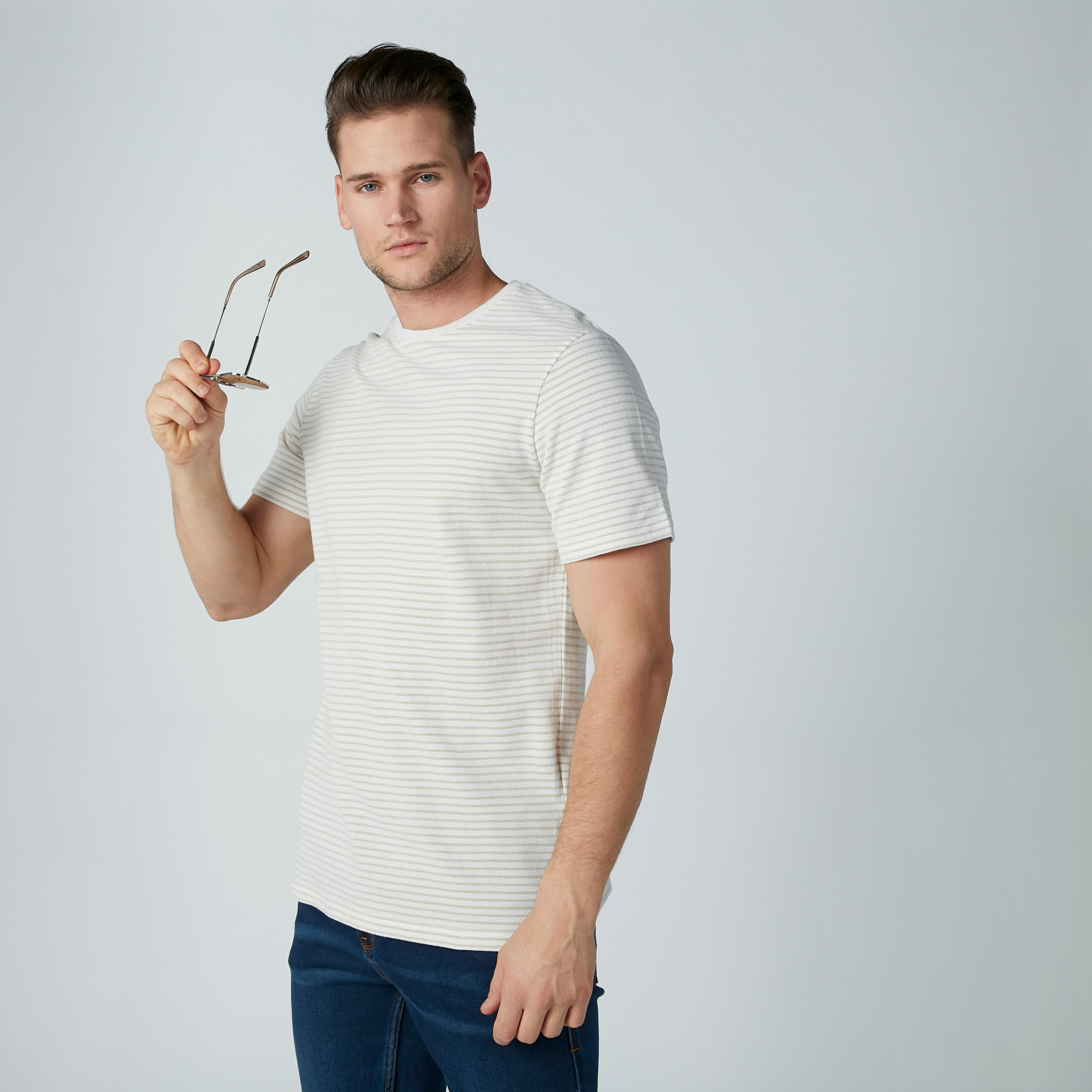 تيشيرت مقلّم بياقة مستديرة وأكمام قصيرة من آيكونيك-men-clothing-tshirtsandpolos-tshirts-image-3